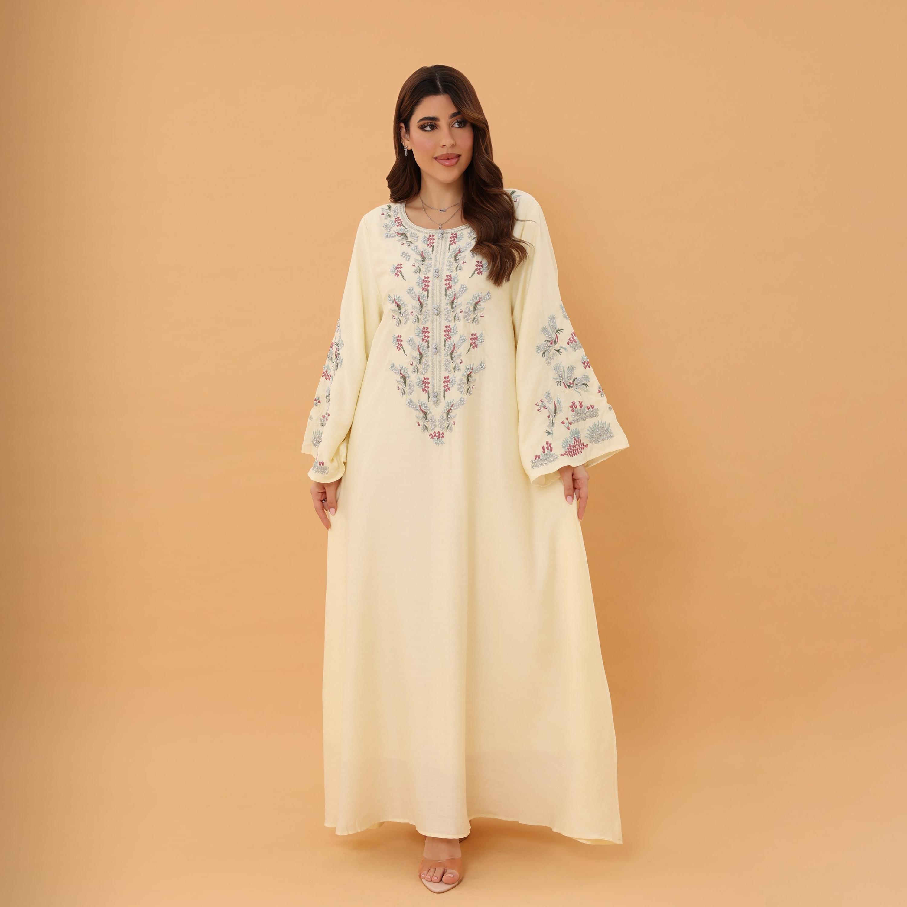جلابية سهرة نسائية بأكمام "فليرد" واسعة وتطريز لؤلؤ من إككسا-women-arabicclothing-jalabiyas-image-14
