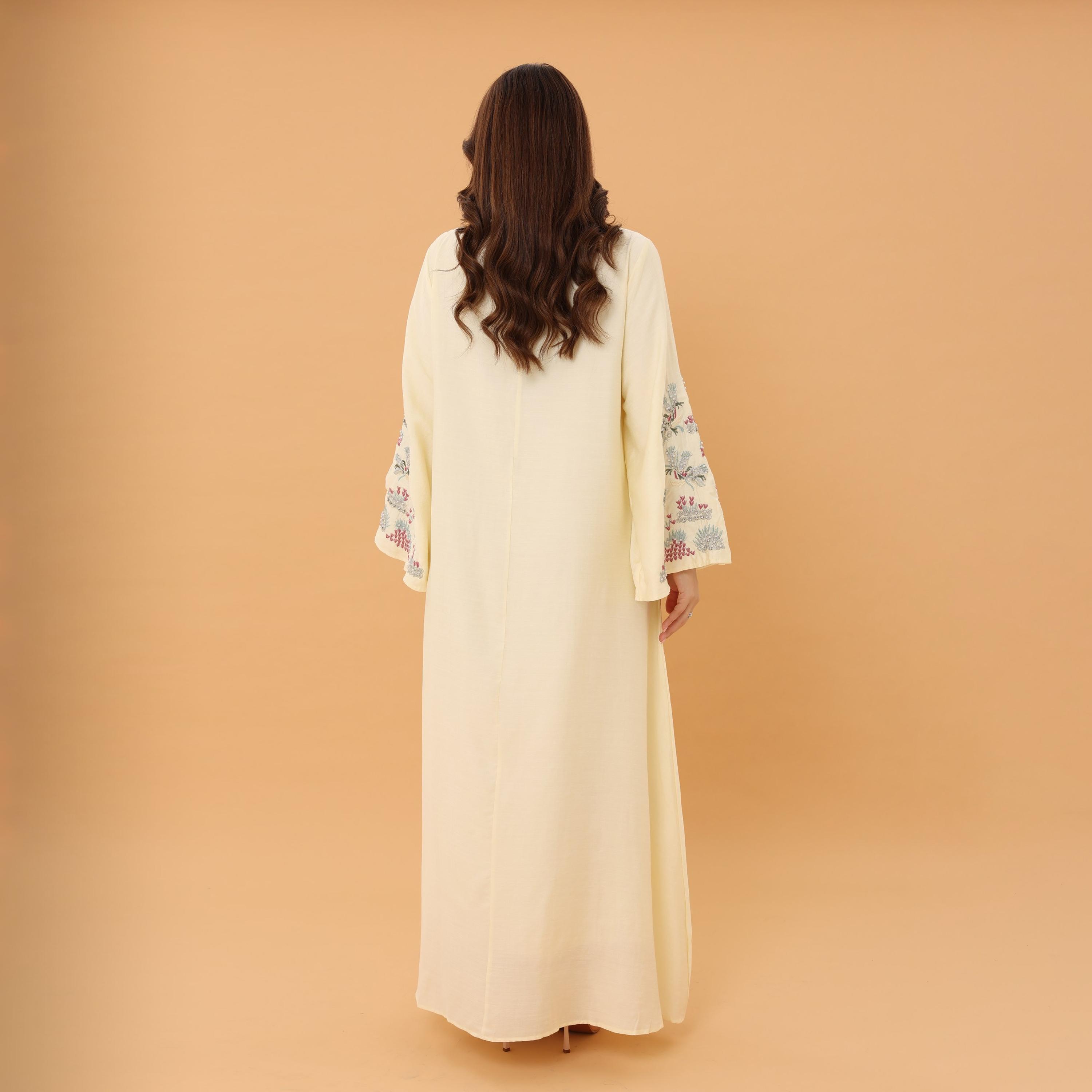 جلابية سهرة نسائية بأكمام "فليرد" واسعة وتطريز لؤلؤ من إككسا-women-arabicclothing-jalabiyas-image-15