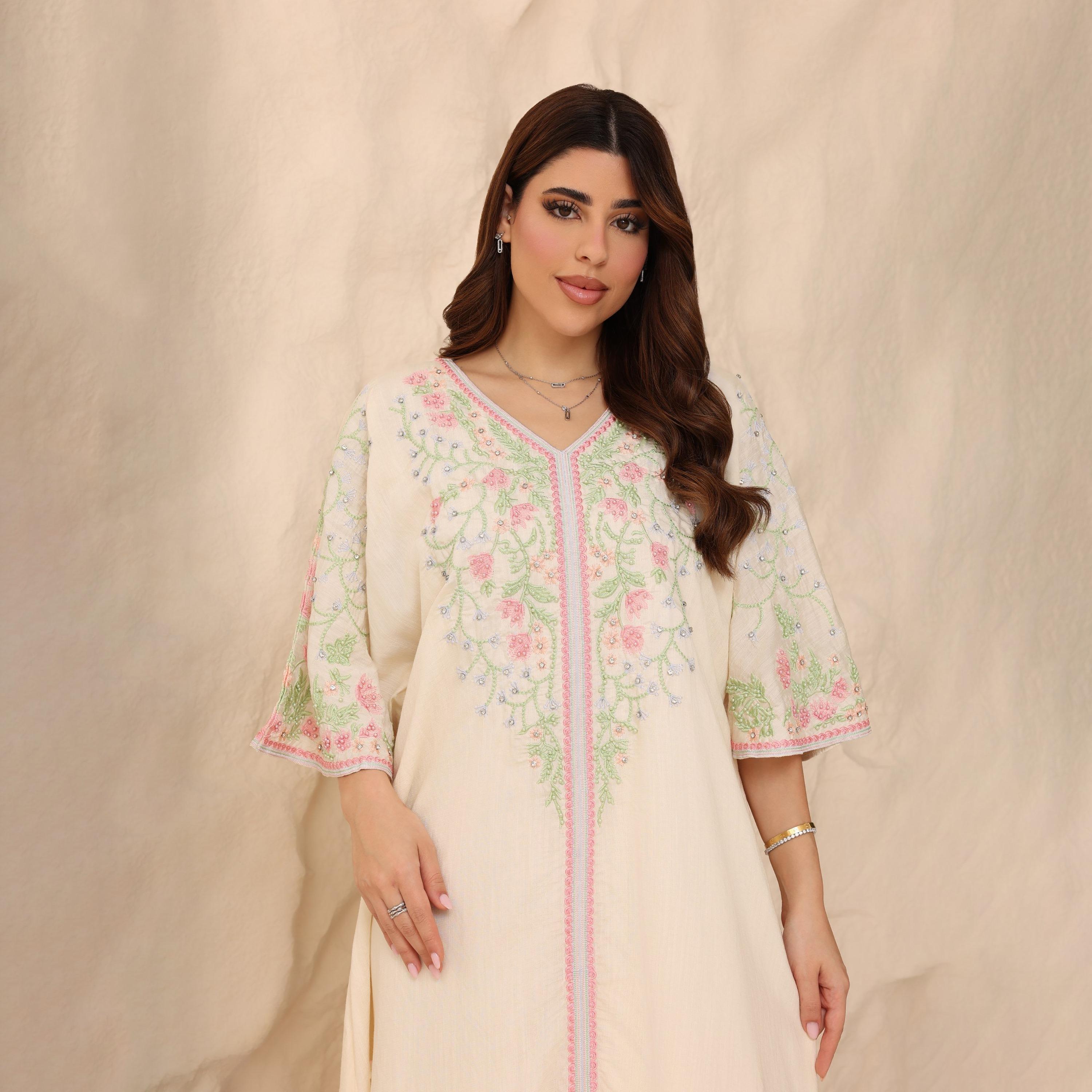 جلابية نسائية بأكمام "فليرد" واسعة مع تطريز وزينة من إككسا-women-arabicclothing-jalabiyas-image-6