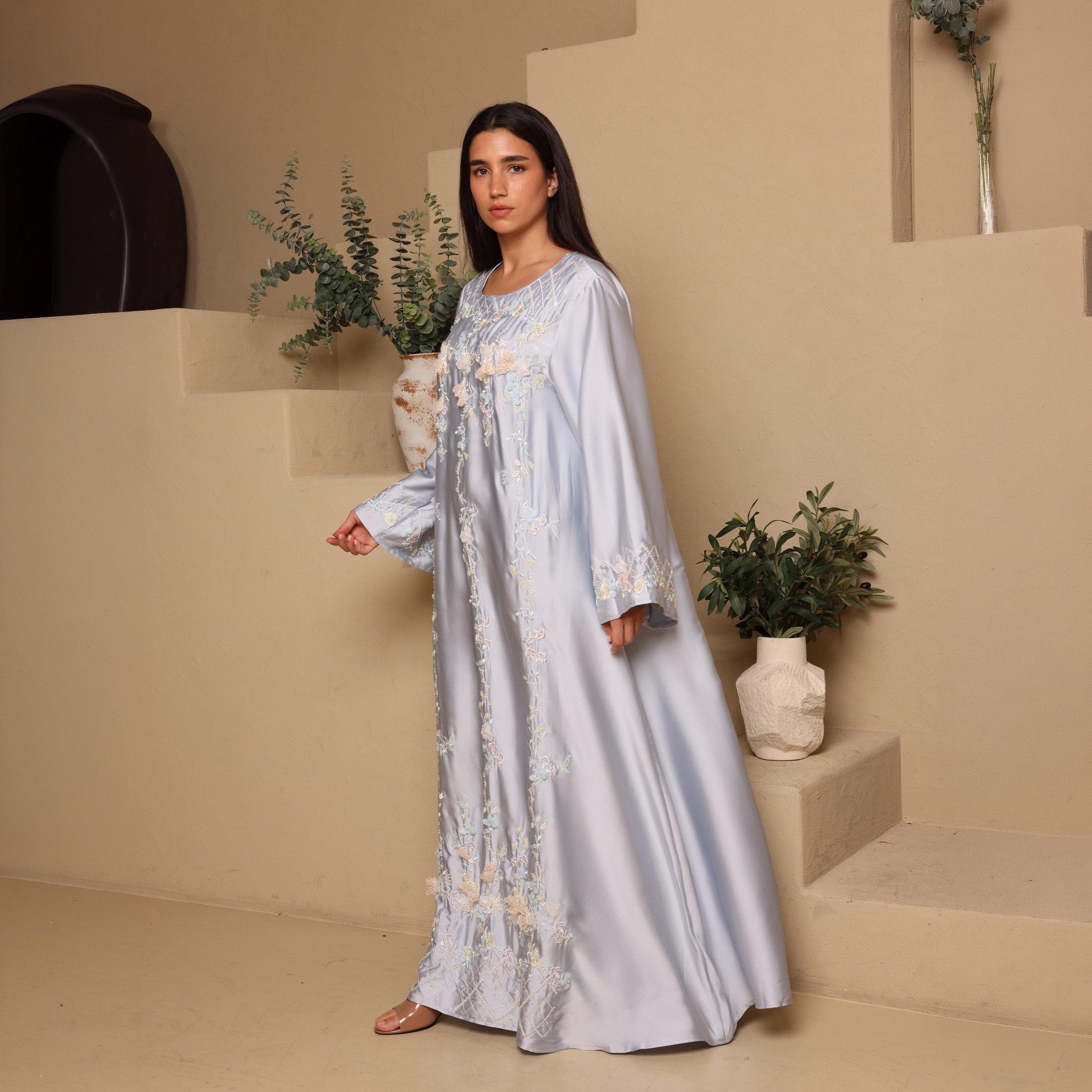 جلابية سهرة نسائية مطرزة بالزهور بأكمام واسعة من إككسا-women-arabicclothing-jalabiyas-image-3