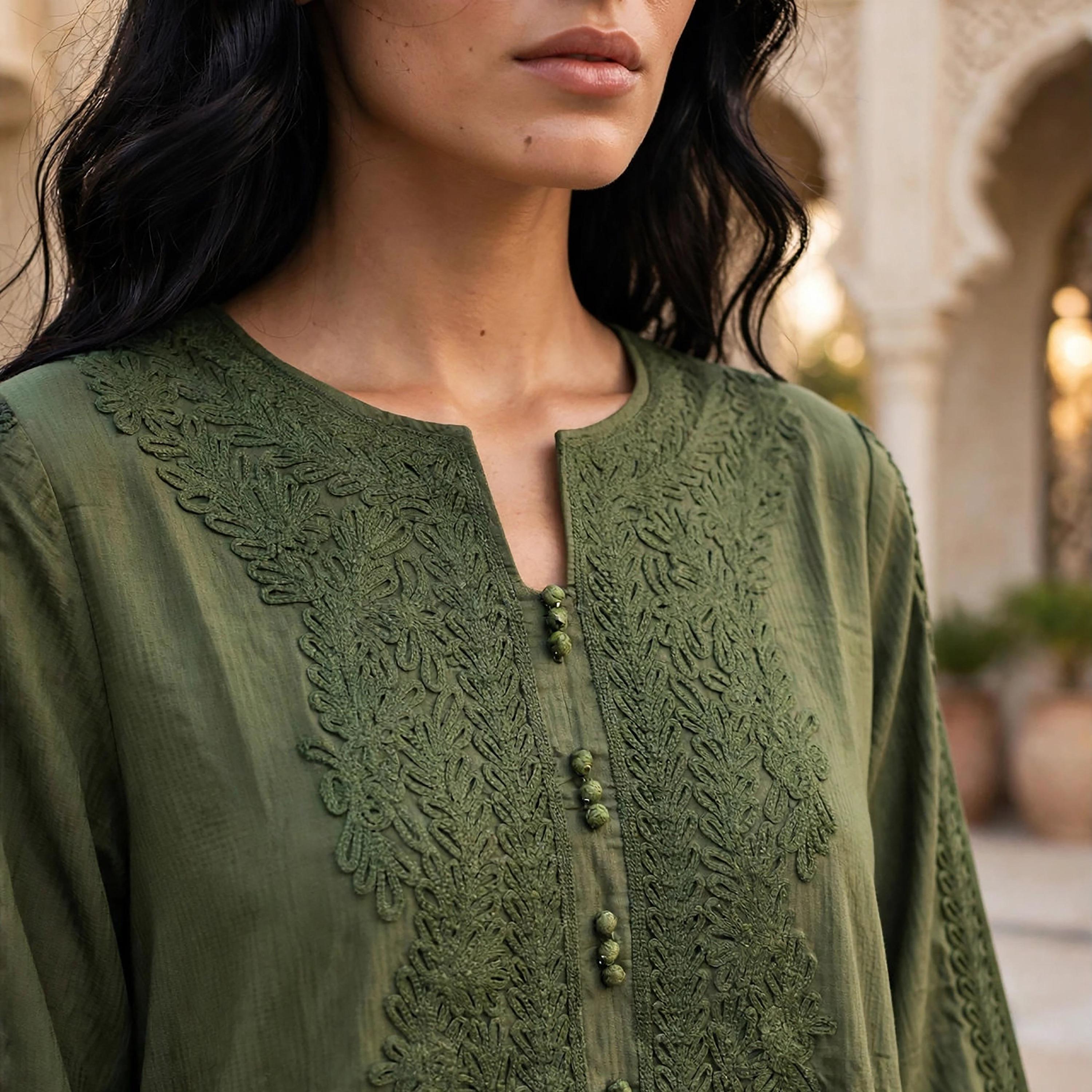 جلابية حريمي بأكمام واسعة (بوق) مع تطريز على الصدر من إككسا-women-arabicclothing-jalabiyas-image-10