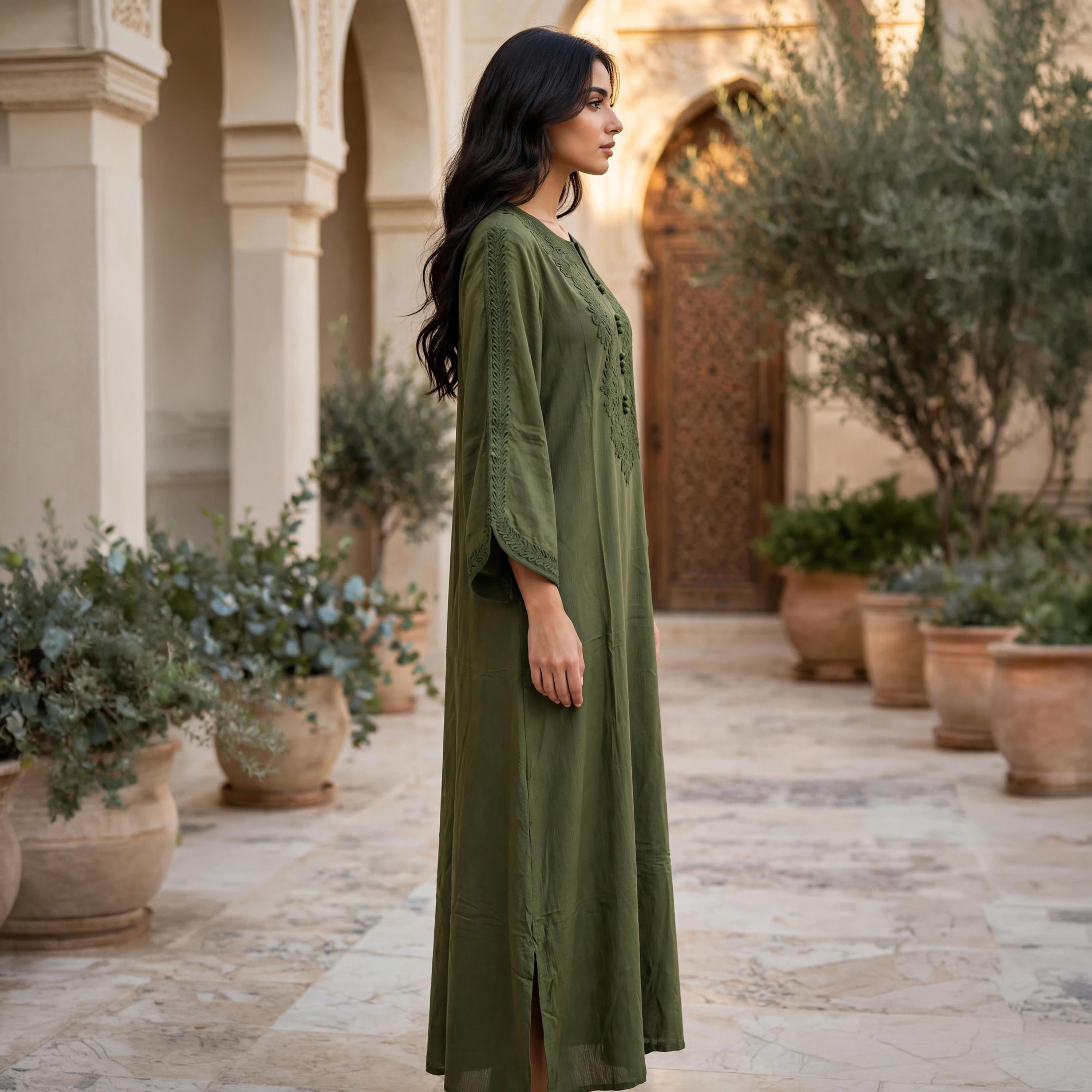 جلابية حريمي بأكمام واسعة (بوق) مع تطريز على الصدر من إككسا-women-arabicclothing-jalabiyas-image-11