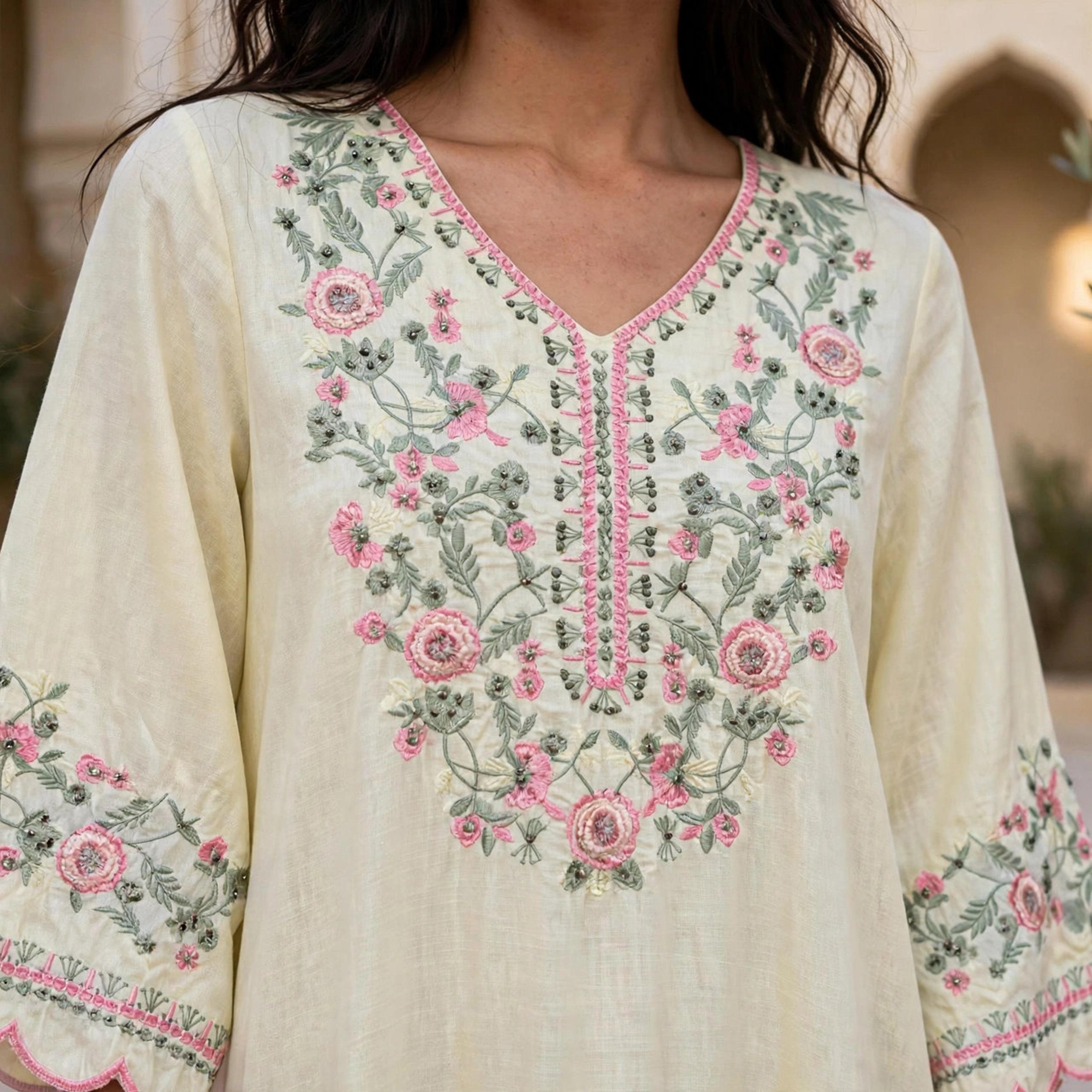 جلابية حريمي انسيابية بتطريز زهور وأساور متموجة من إككسا-women-arabicclothing-jalabiyas-image-10