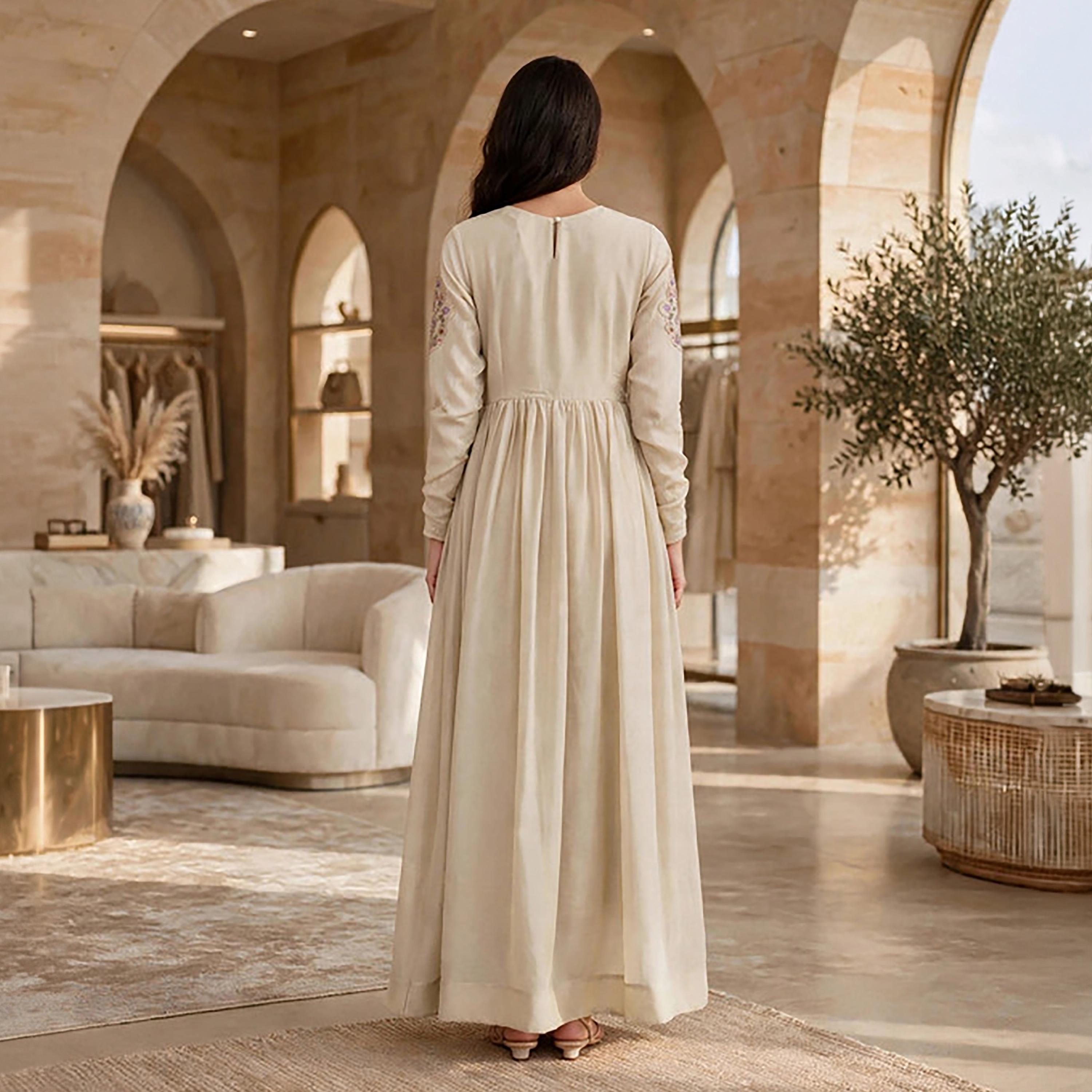 جلابية حريمي واسعة بأكمام ذات ثنيات (كشكشة) وتطريز بيزلي على الصدر باللون البيج من إككسا-women-clothing-dresses-image-5