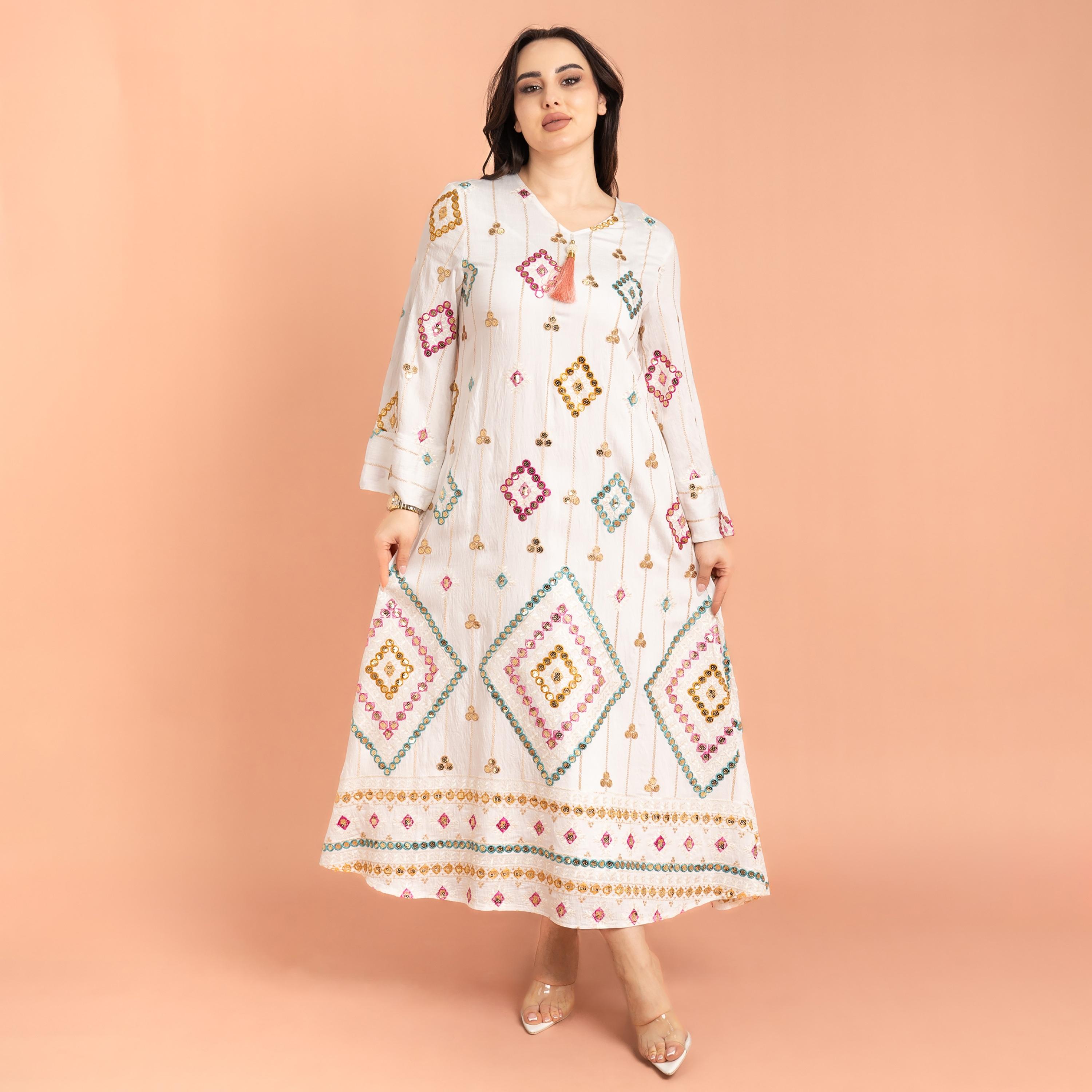 جلابية نسائية متألقة ومزينة بالترتر بتصميم هندسي من إيككسا-women-arabicclothing-jalabiyas-image-1