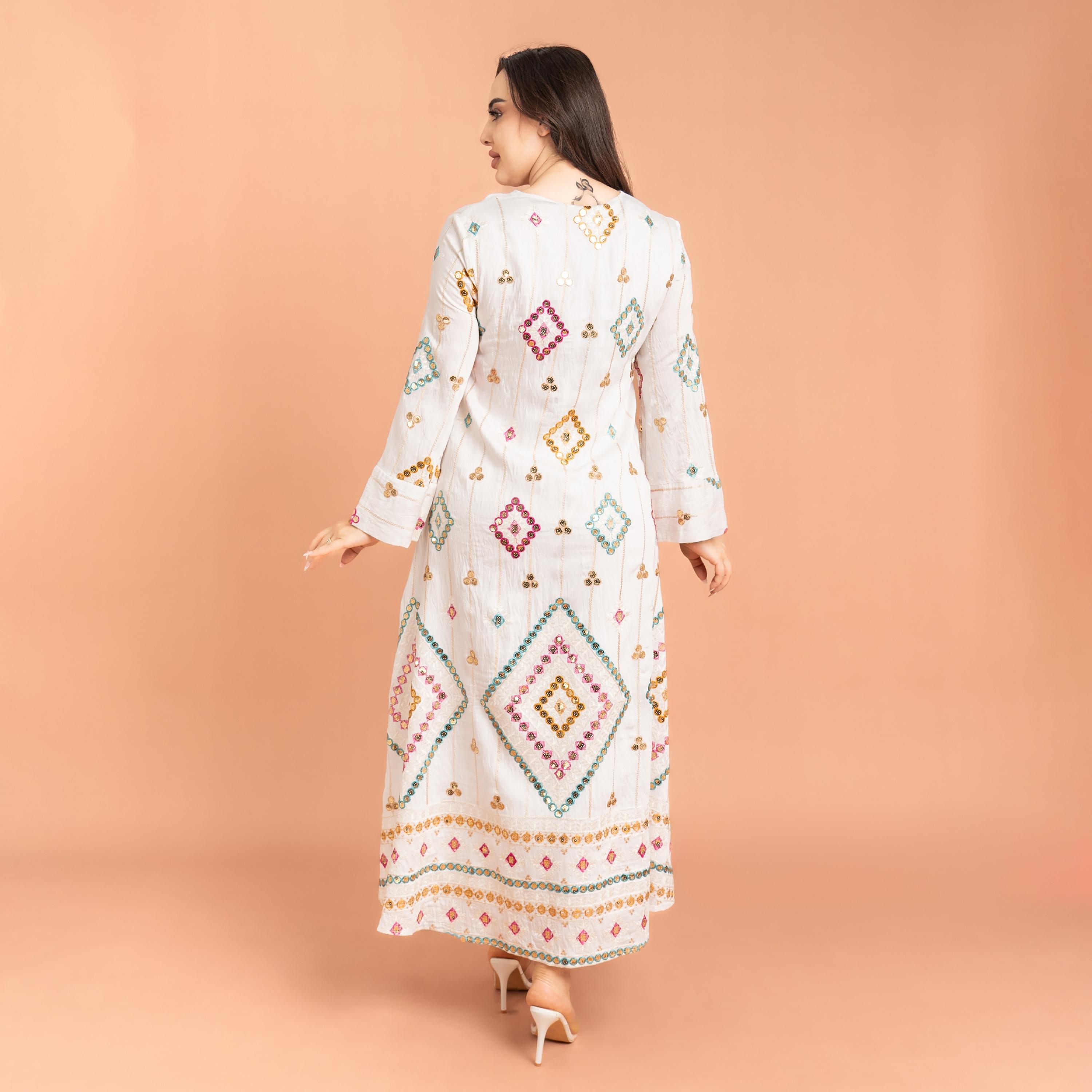 جلابية نسائية متألقة ومزينة بالترتر بتصميم هندسي من إيككسا-women-arabicclothing-jalabiyas-image-4