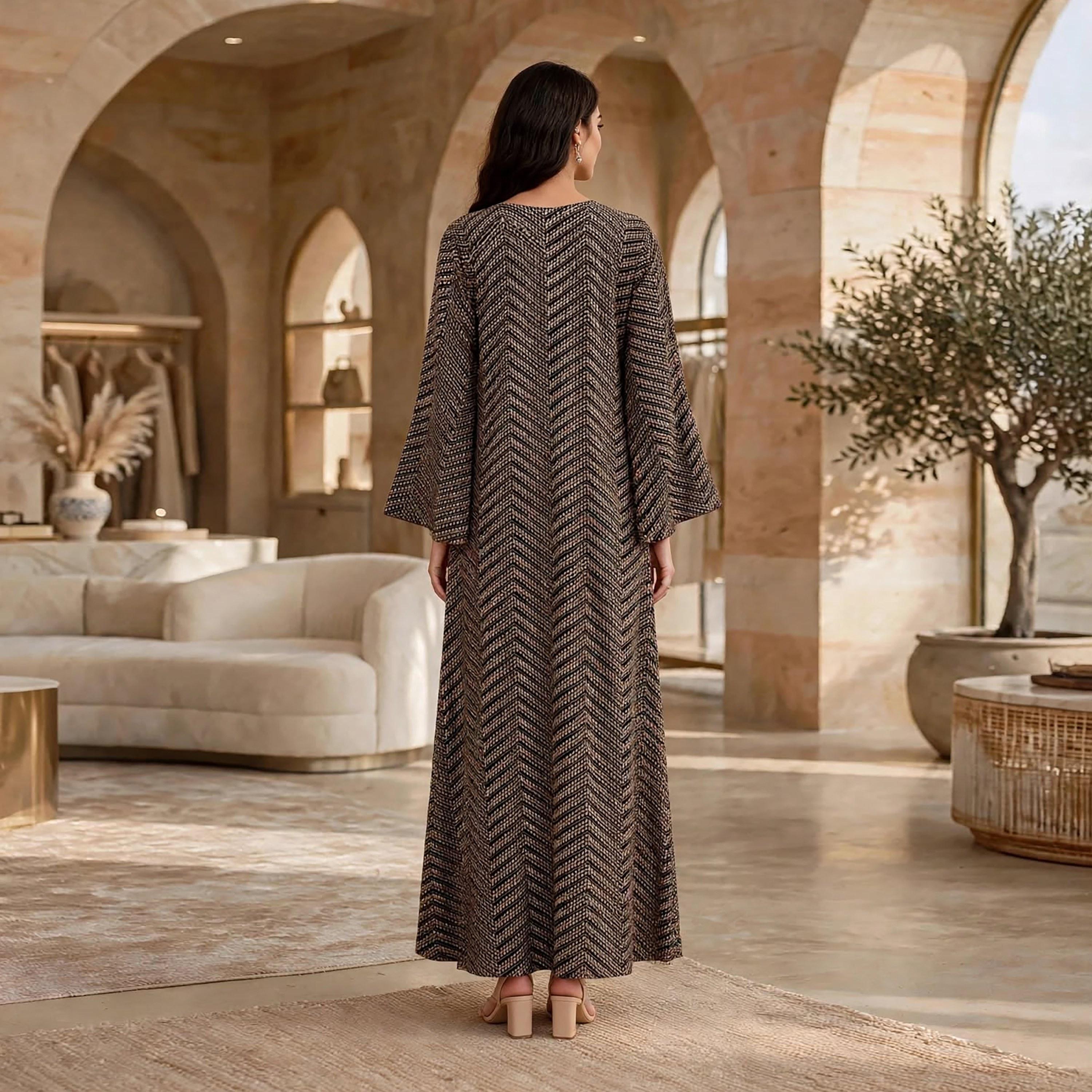 جلابية حريمي بتطريز هندسي وأكمام واسعة تتسع تدريجياً من إيكسا-women-arabicclothing-jalabiyas-image-10
