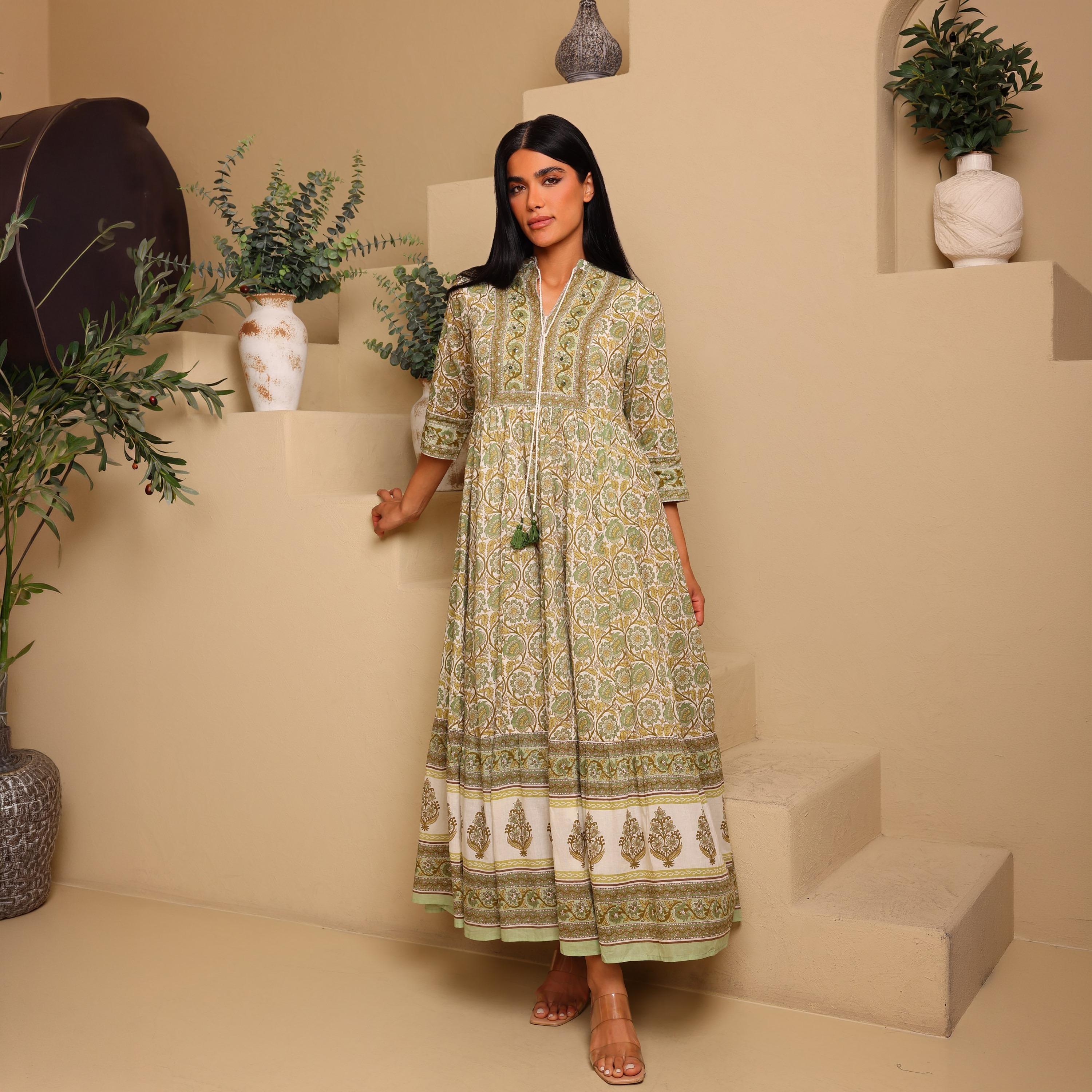 جلابية نسائية واسعة ومجسمة (فت آند فلير) بياقة ماندارين ونقشة زهور من إيككسا-women-arabicclothing-jalabiyas-image-1