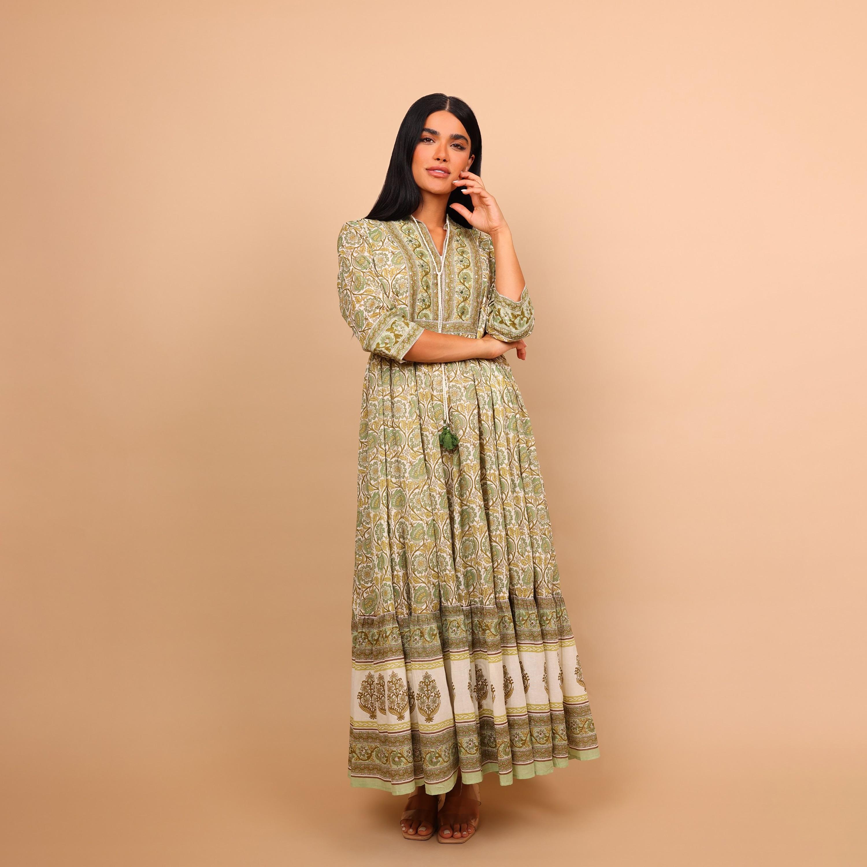 جلابية نسائية واسعة ومجسمة (فت آند فلير) بياقة ماندارين ونقشة زهور من إيككسا-women-arabicclothing-jalabiyas-image-2