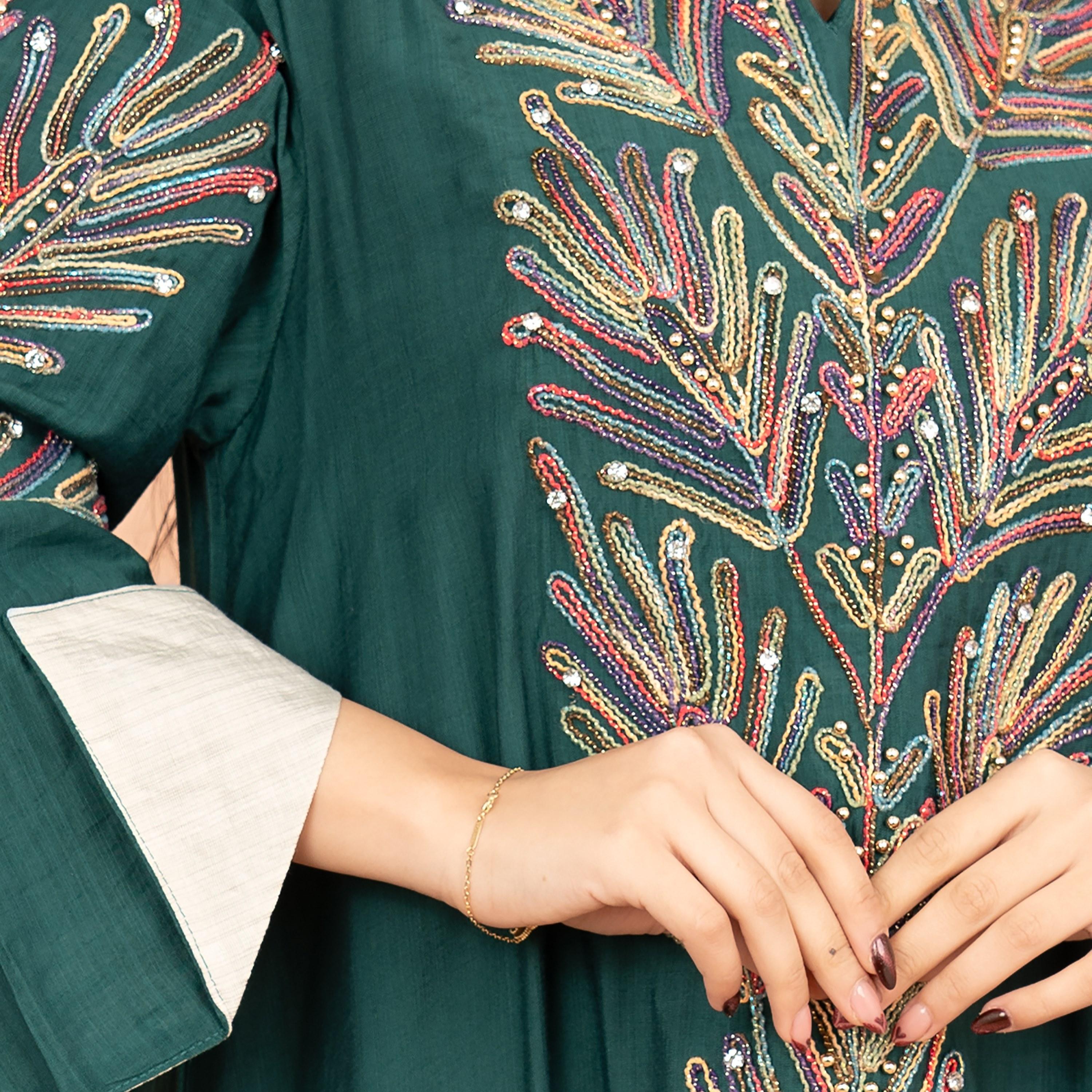 جلابية نسائية مطرزة بالكريستال بأكمام واسعة من إككسا-women-arabicclothing-jalabiyas-image-2