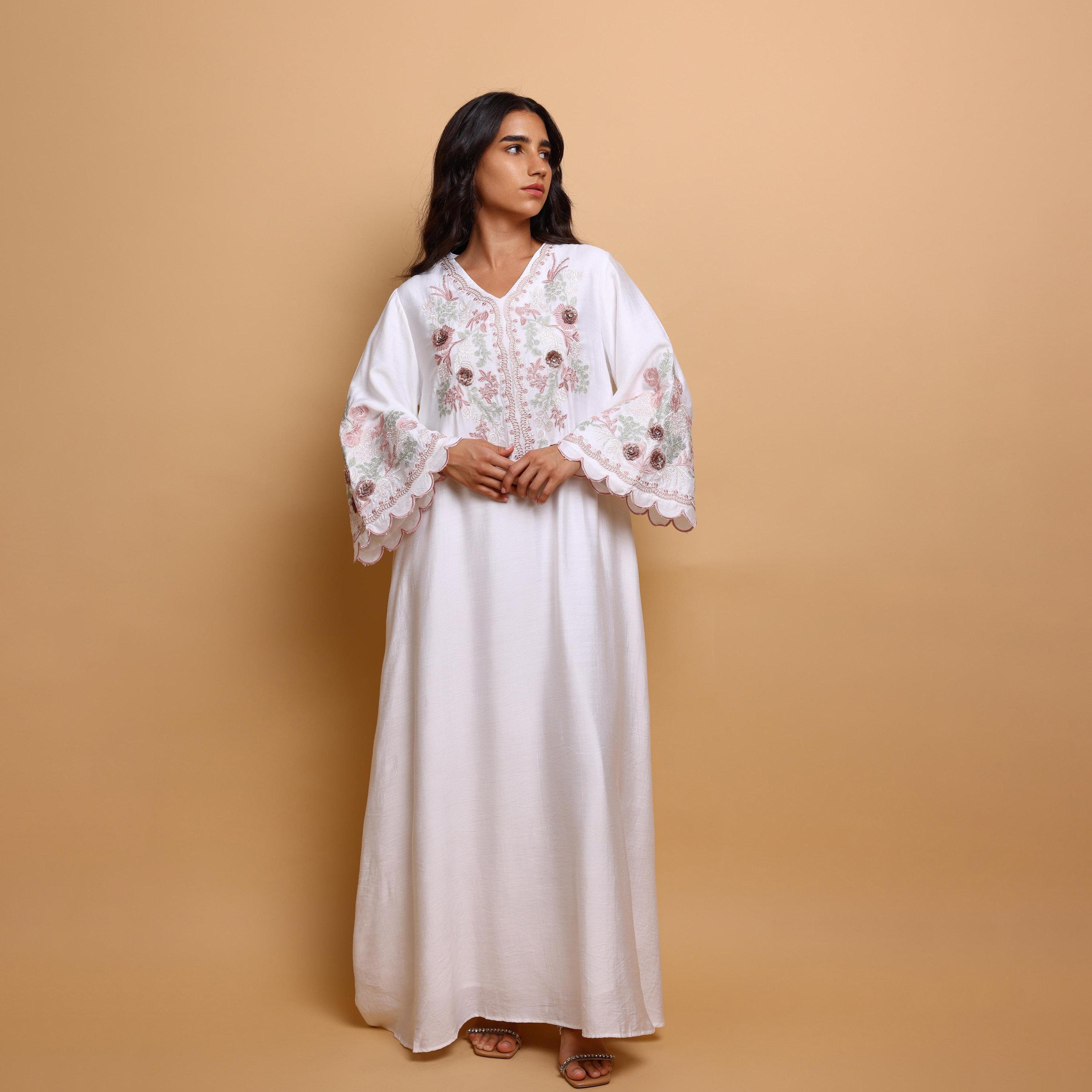 جلابية سهرة نسائية بتطريز زهور وأكمام واسعة ذات أطراف صدفية من إكسا-women-arabicclothing-jalabiyas-image-1