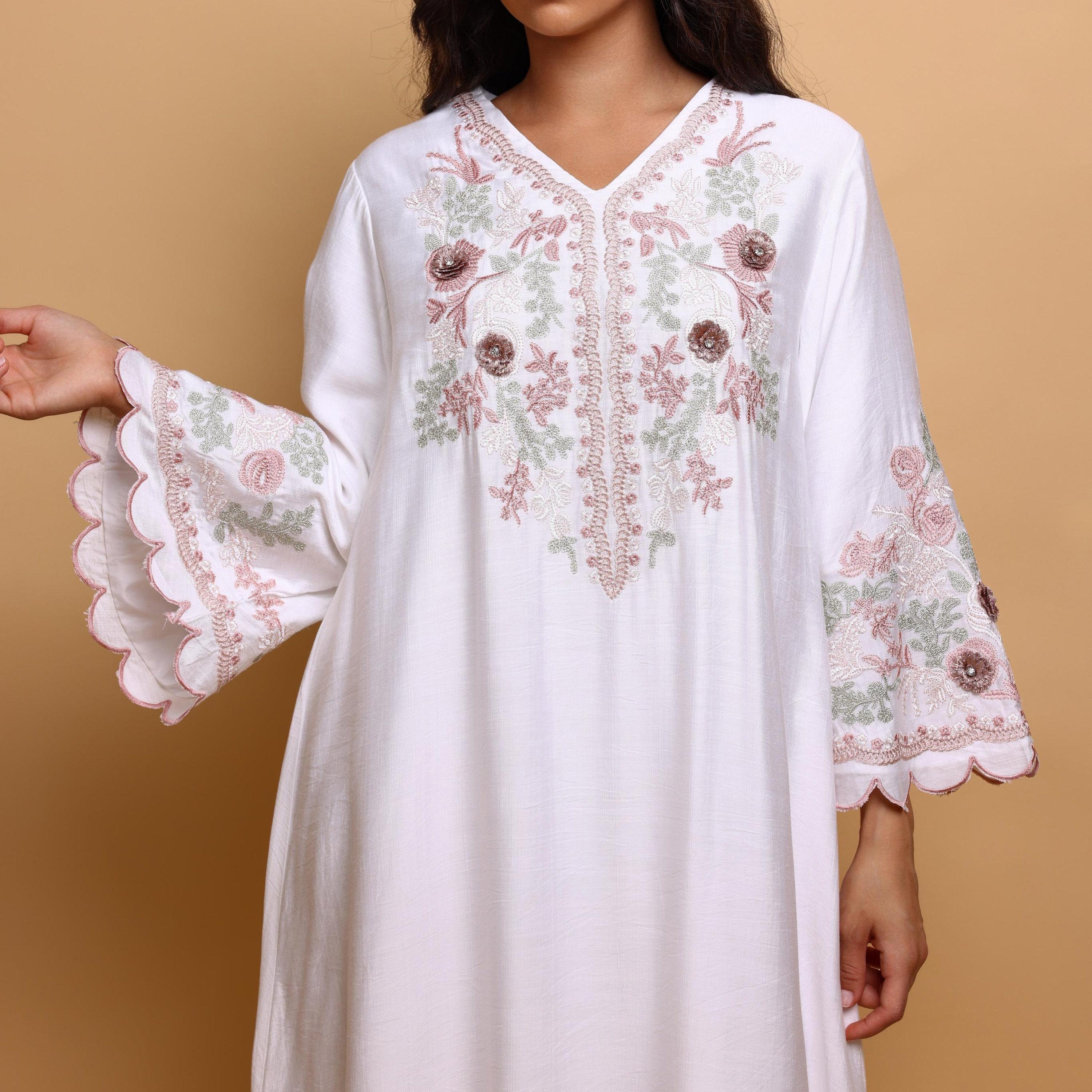 جلابية سهرة نسائية بتطريز زهور وأكمام واسعة ذات أطراف صدفية من إكسا-women-arabicclothing-jalabiyas-image-2