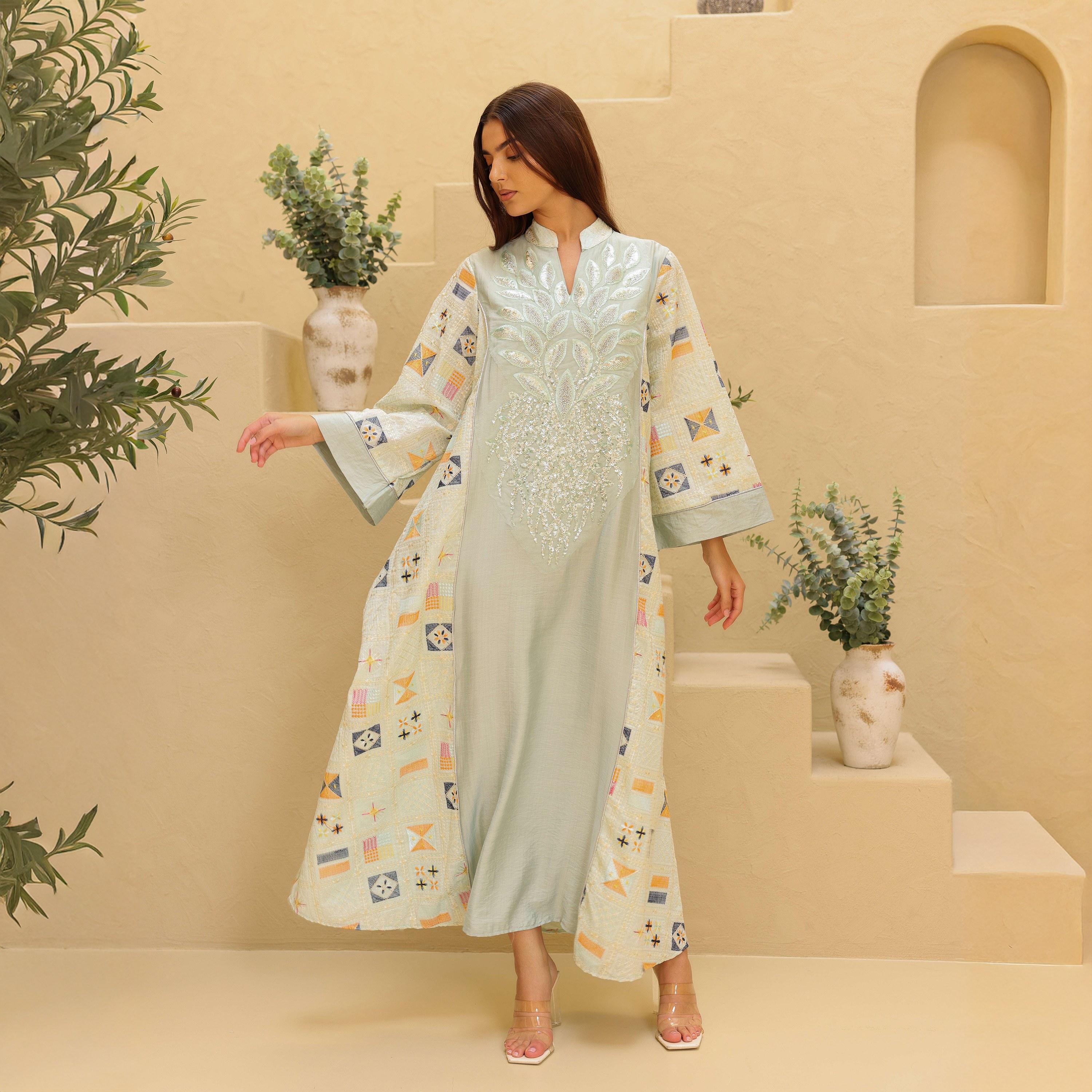 جلابية سهرة نسائية مطرزة ومزينة بالترتر بياقة ماندارين وأكمام واسعة من إيككسا-women-clothing-dresses-image-11