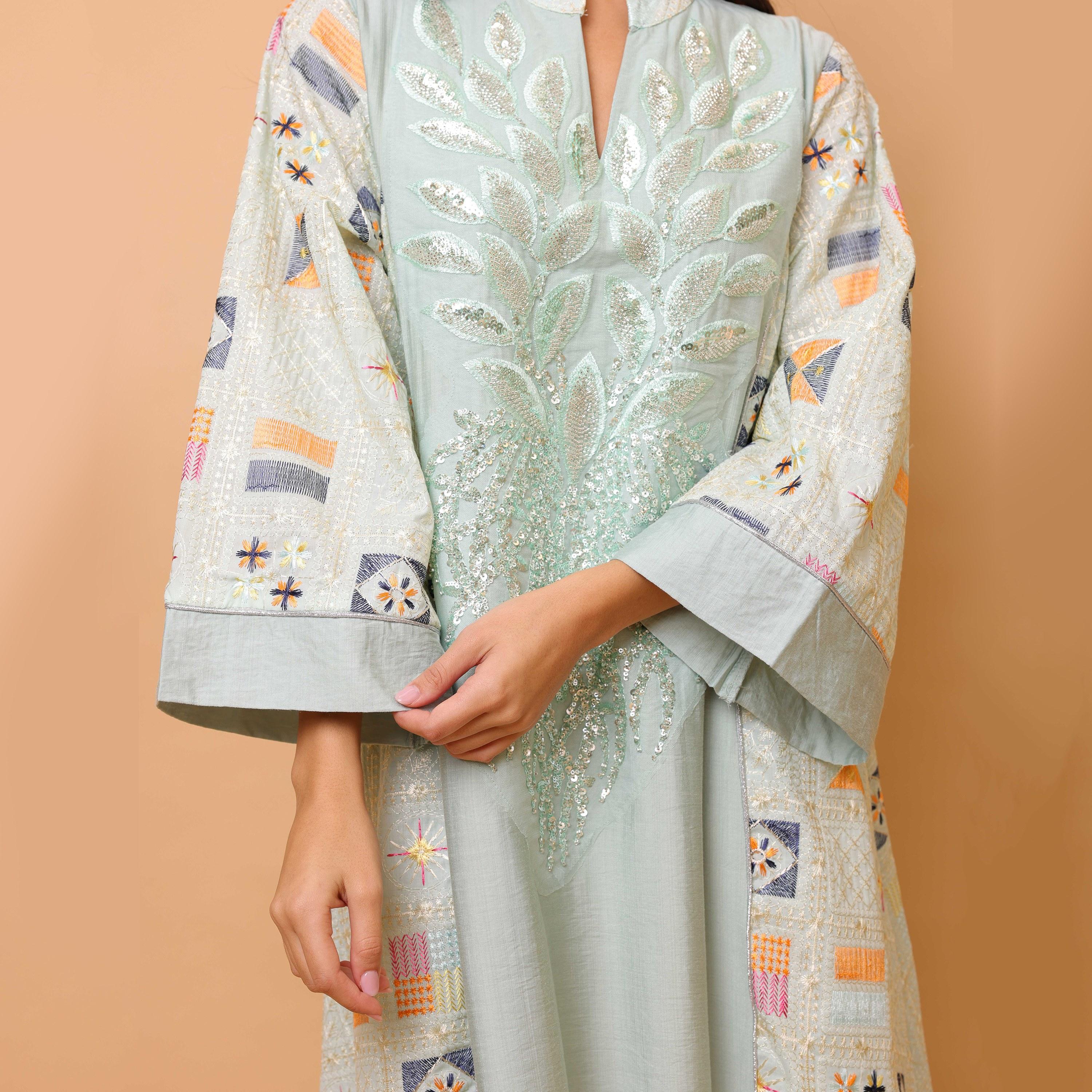 جلابية سهرة نسائية مطرزة ومزينة بالترتر بياقة ماندارين وأكمام واسعة من إيككسا-women-clothing-dresses-image-12