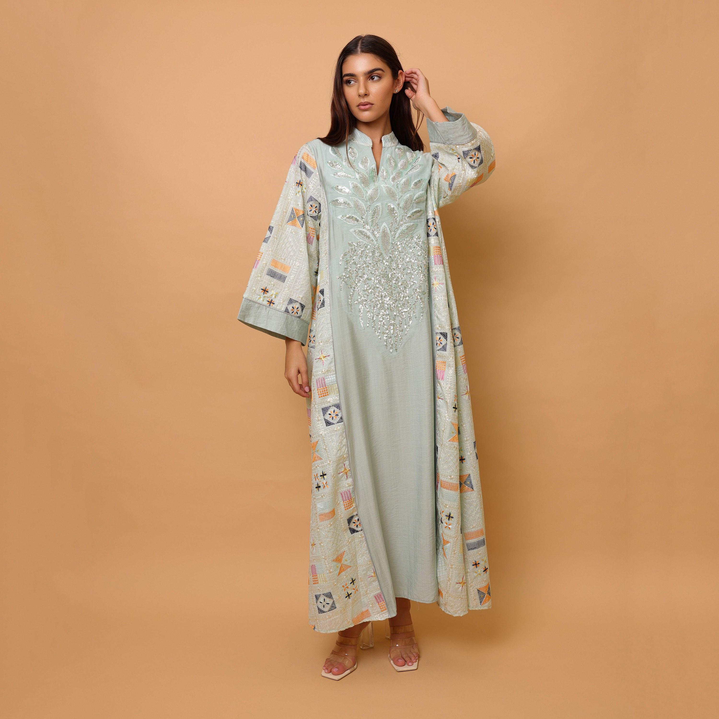 جلابية سهرة نسائية مطرزة ومزينة بالترتر بياقة ماندارين وأكمام واسعة من إيككسا-women-clothing-dresses-image-13