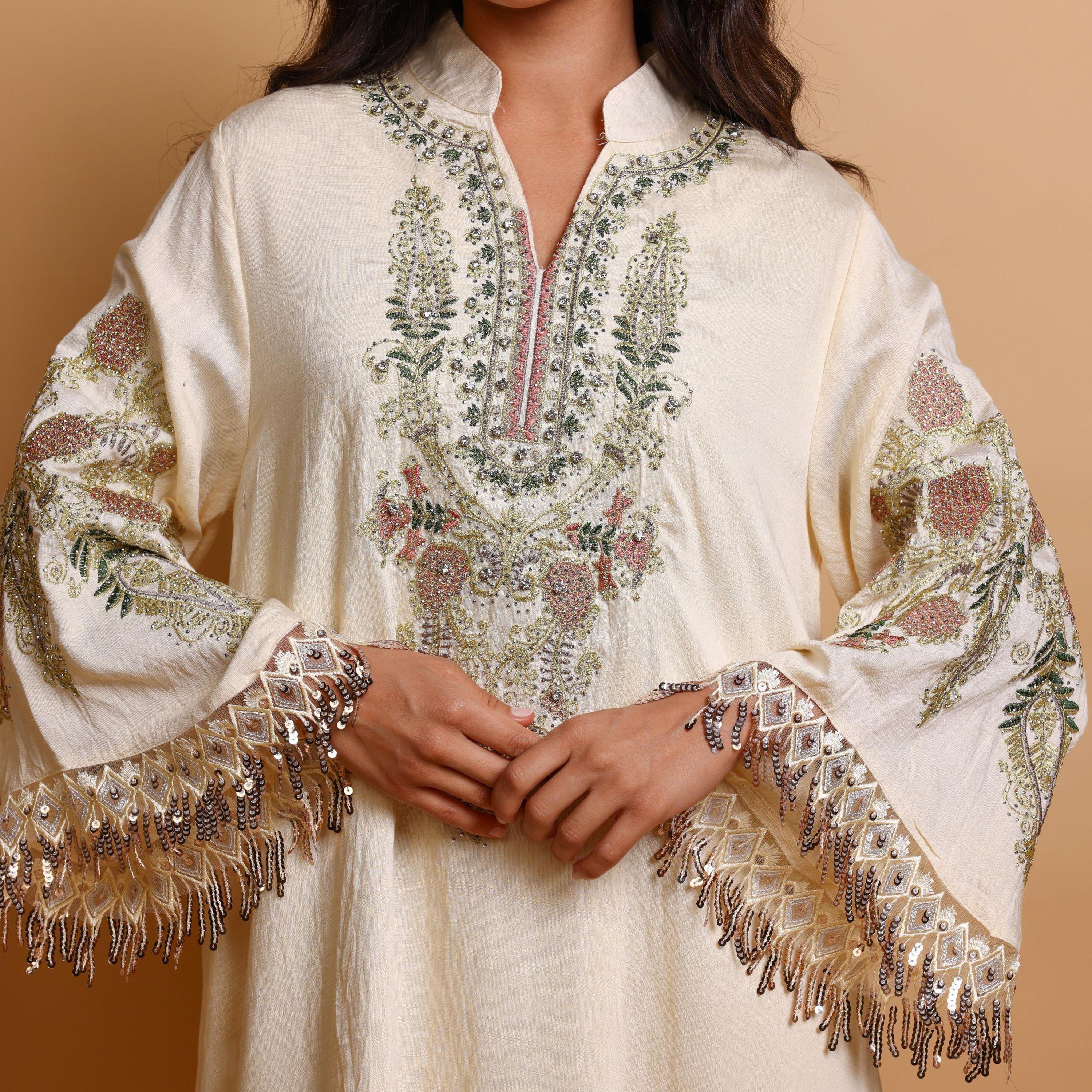 جلابية سهرة نسائية بياقة ماندارين وتطريز زهور وأكمام واسعة (كلوش) من إكسا-women-arabicclothing-jalabiyas-image-2