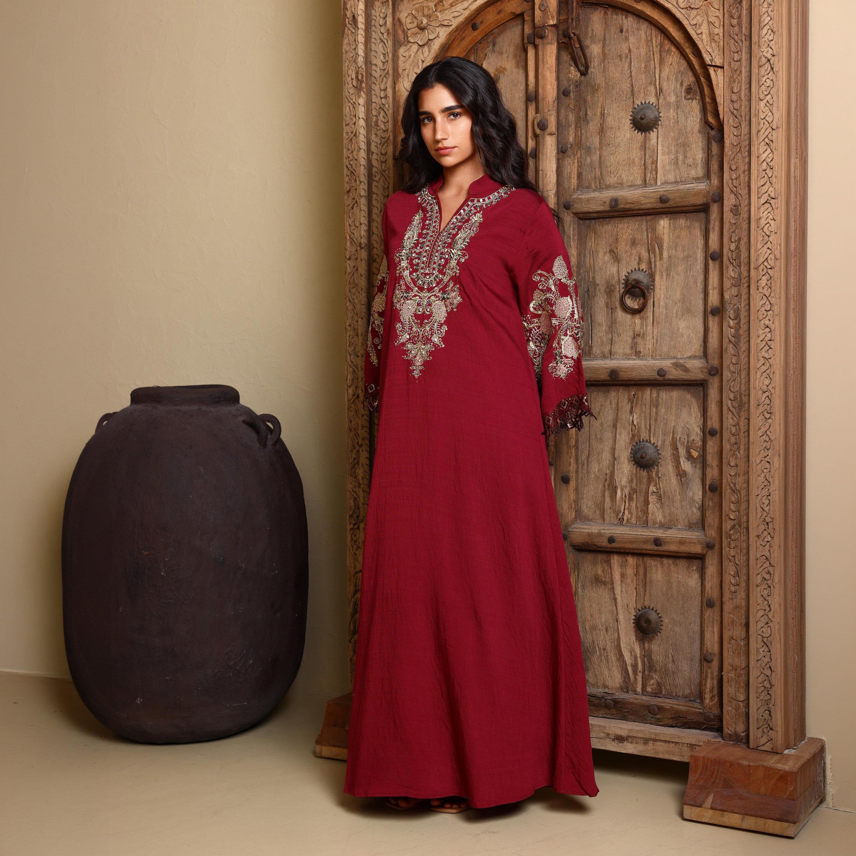 جلابية سهرة نسائية بياقة ماندارين وتطريز زهور وأكمام واسعة (كلوش) من إكسا-women-arabicclothing-jalabiyas-image-1