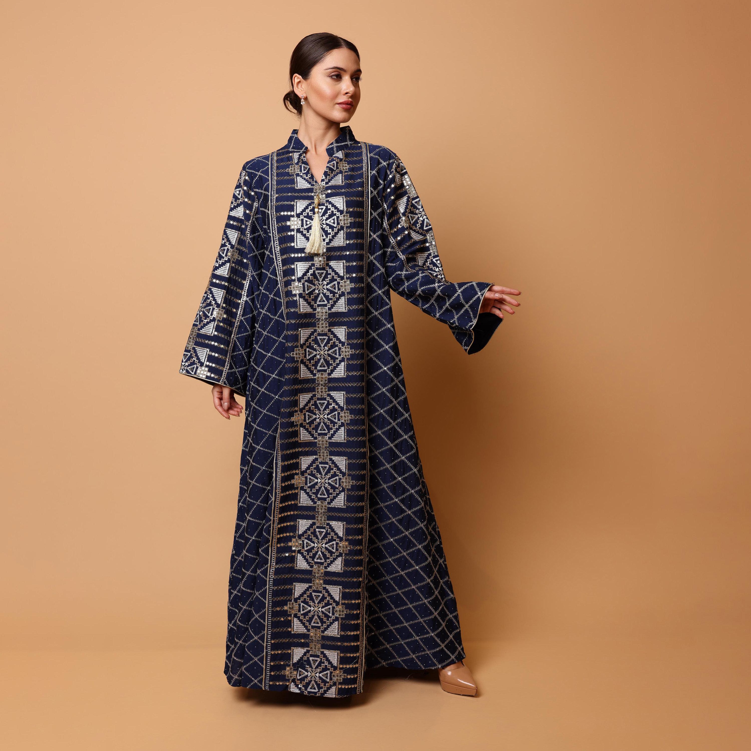 جلابية سهرة نسائية بياقة ماندارين وتطريز هندسي وأكمام واسعة من إكسا-women-arabicclothing-jalabiyas-image-3