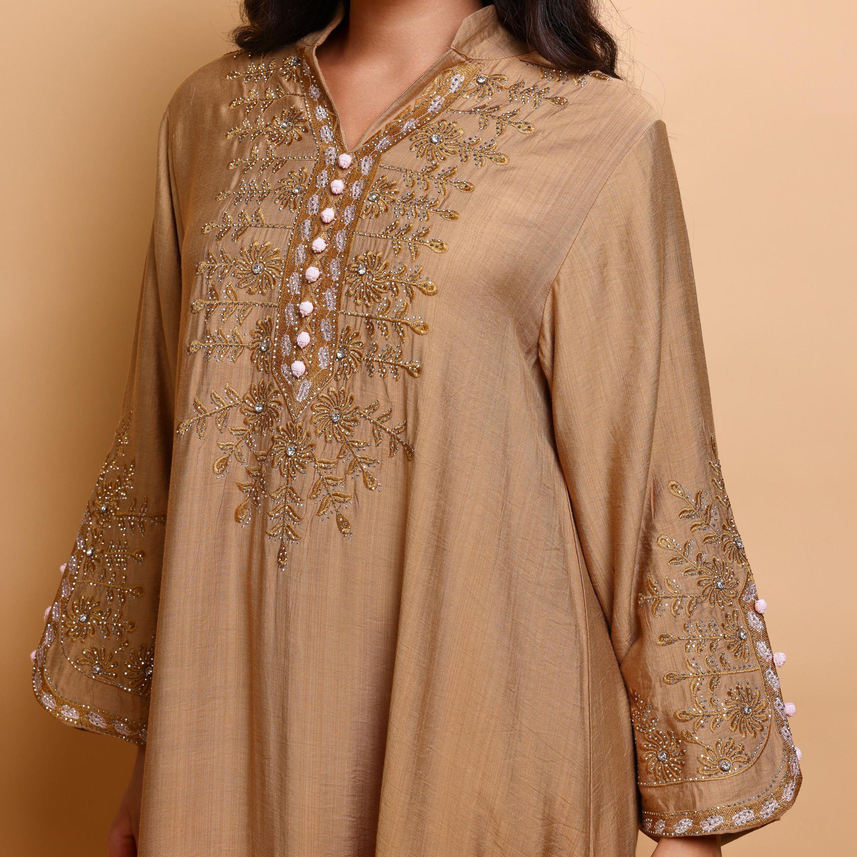 جلابية سهرة نسائية بياقة ماندارين وتطريز زهور وأكمام واسعة (كلوش) من إكسا-women-arabicclothing-jalabiyas-image-2