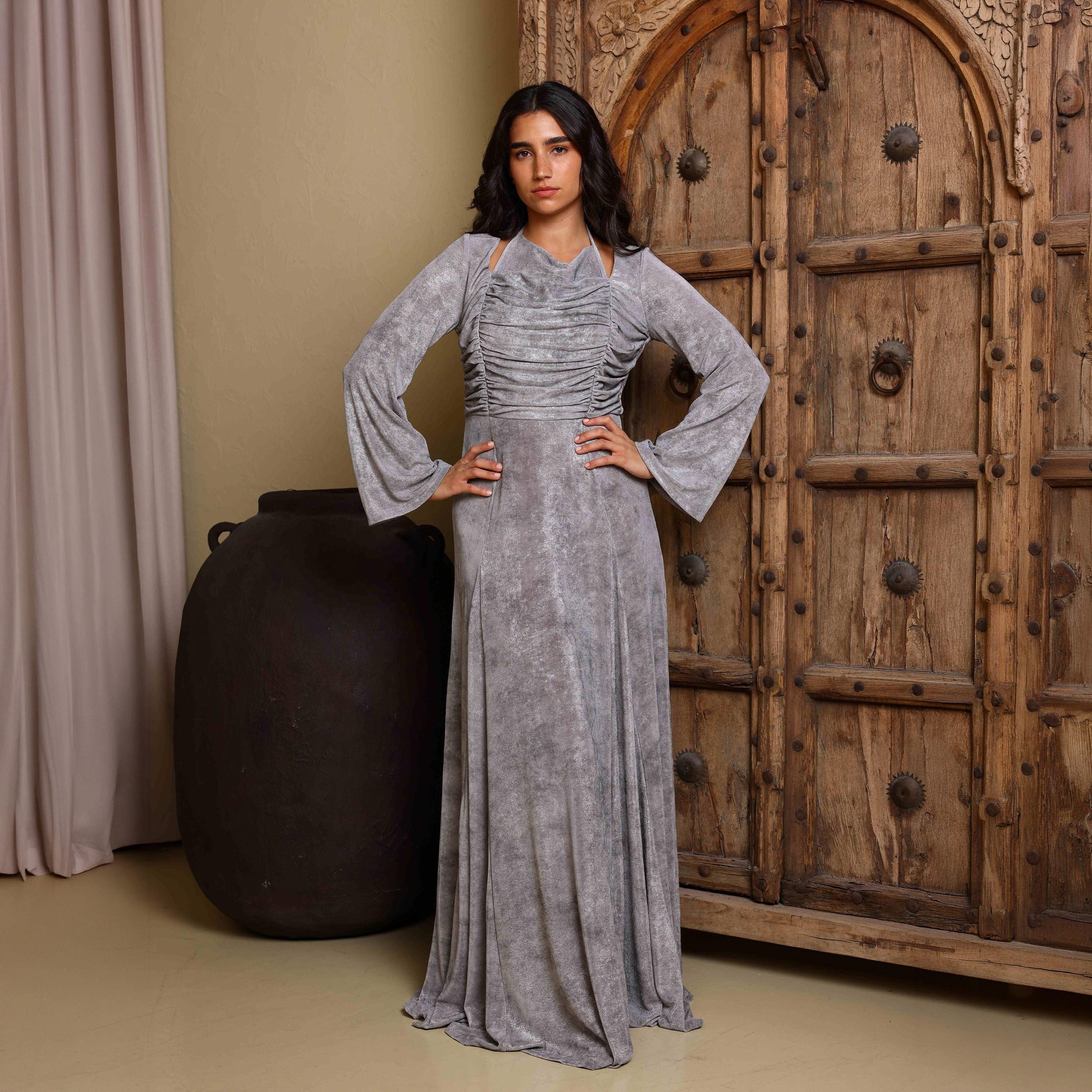 جلابية سهرة نسائية بقصة واسعة وياقة "هالتر" معدنية مزمومة من إكسا-women-clothing-dresses-image-1