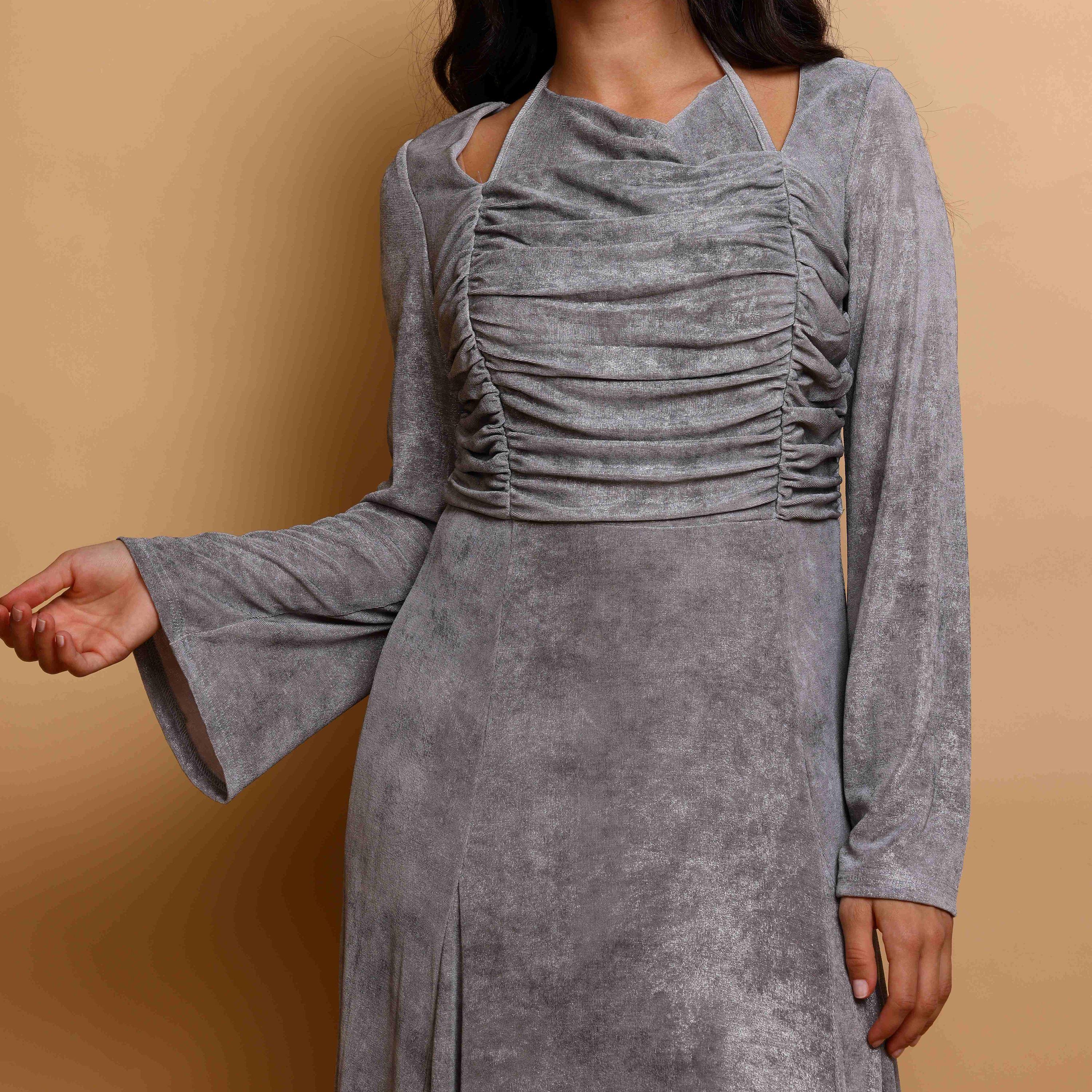 جلابية سهرة نسائية بقصة واسعة وياقة "هالتر" معدنية مزمومة من إكسا-women-clothing-dresses-image-2