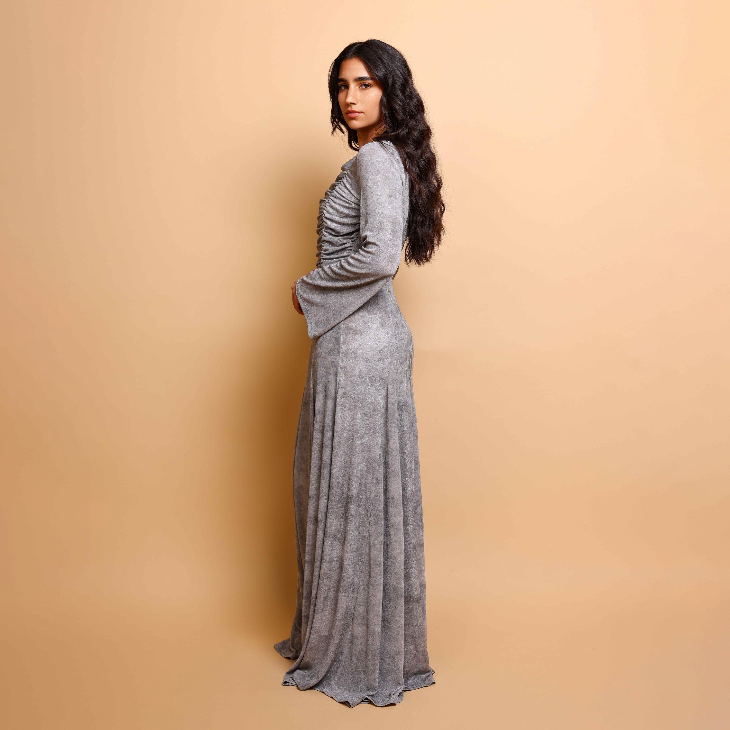 جلابية سهرة نسائية بقصة واسعة وياقة "هالتر" معدنية مزمومة من إكسا-women-clothing-dresses-image-4