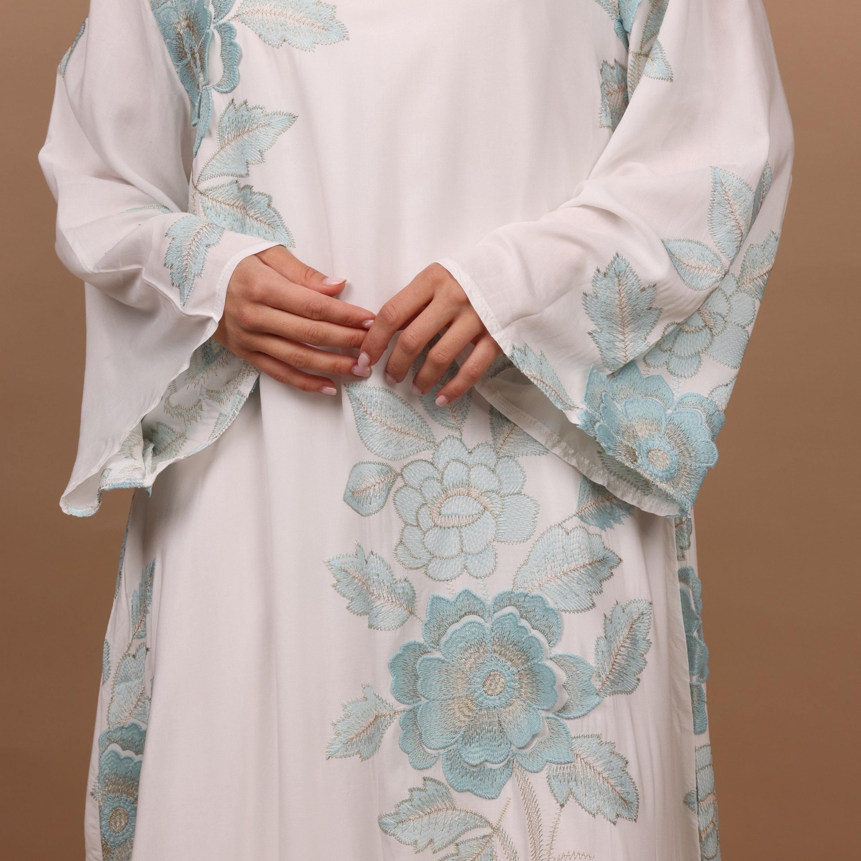 جلابية نسائية بياقة "ماندارين" وأكمام "فليرد" واسعة وتطريز "فلورال" من إككسا-women-clothing-dresses-image-10