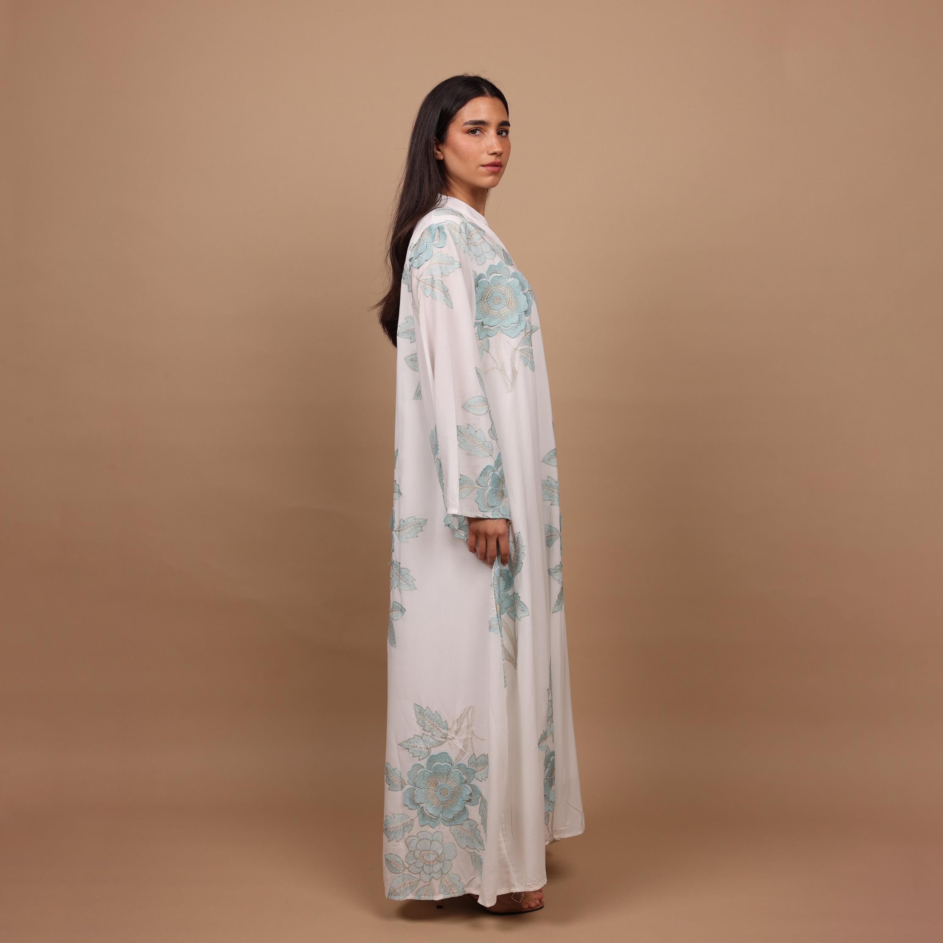 جلابية نسائية بياقة "ماندارين" وأكمام "فليرد" واسعة وتطريز "فلورال" من إككسا-women-clothing-dresses-image-11