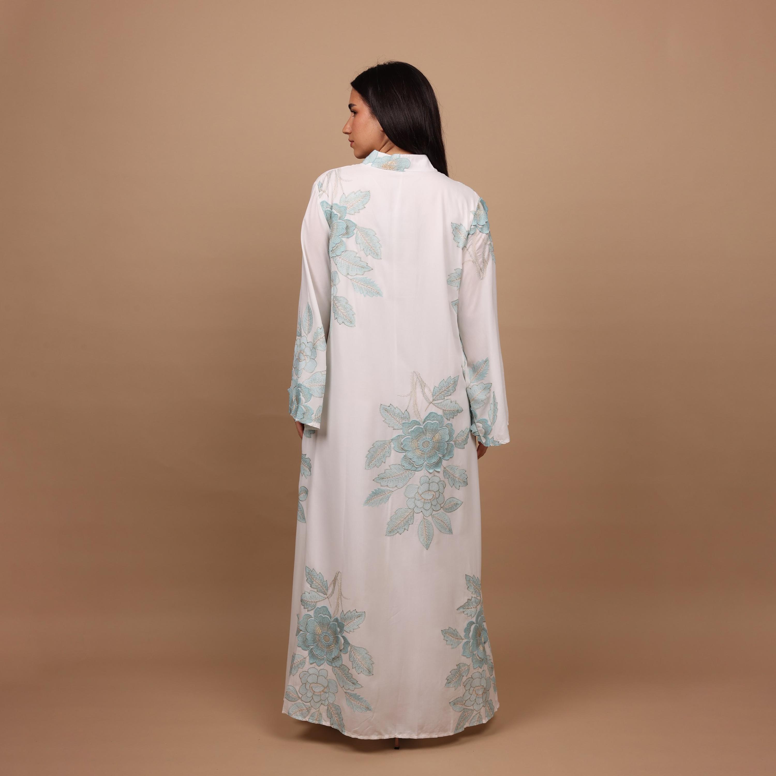 جلابية نسائية بياقة "ماندارين" وأكمام "فليرد" واسعة وتطريز "فلورال" من إككسا-women-clothing-dresses-image-12