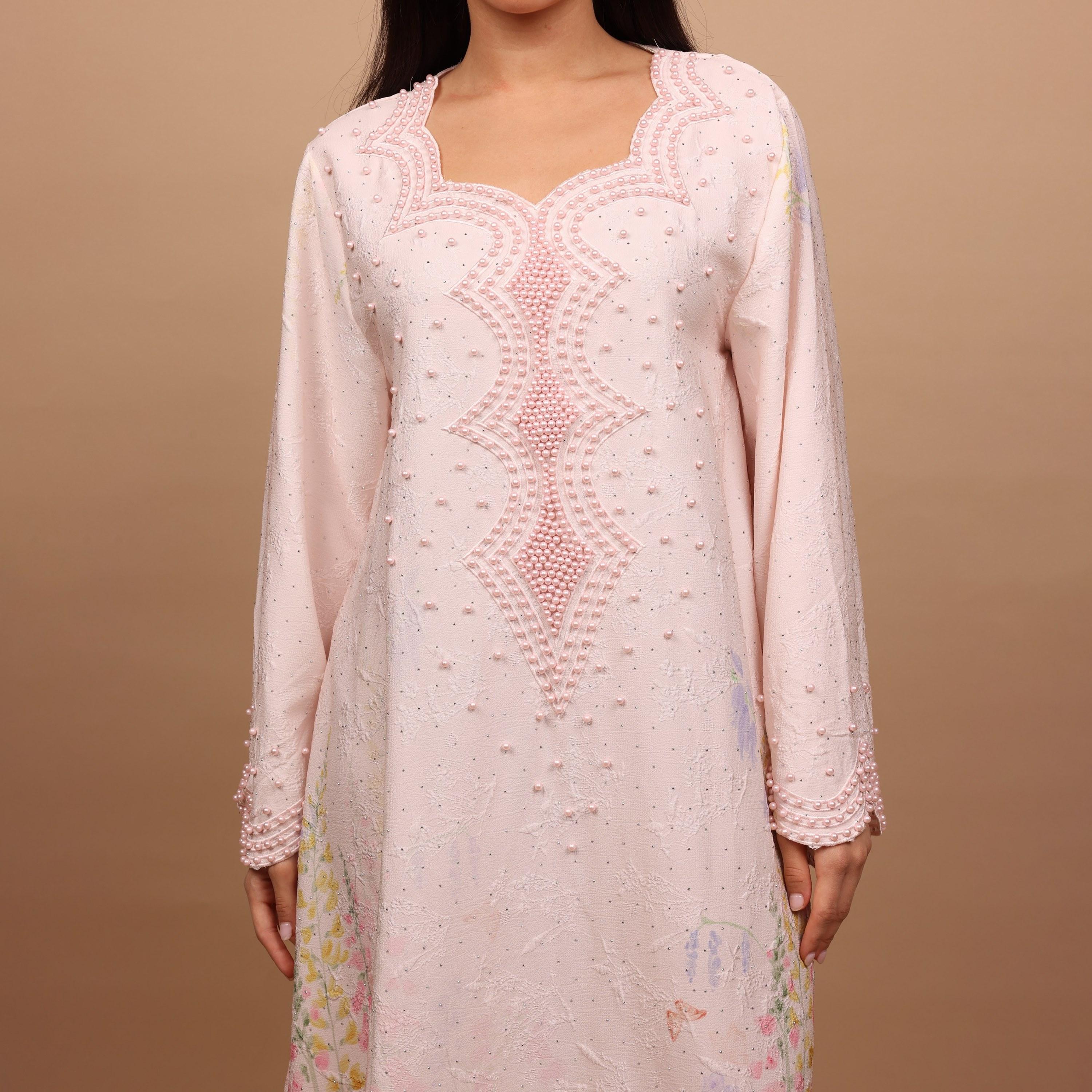 جلابية سهرة نسائية بفتحة رقبة "سكالوب" وأكمام واسعة مع تطريز ولؤلؤ من إككسا-women-arabicclothing-jalabiyas-image-2