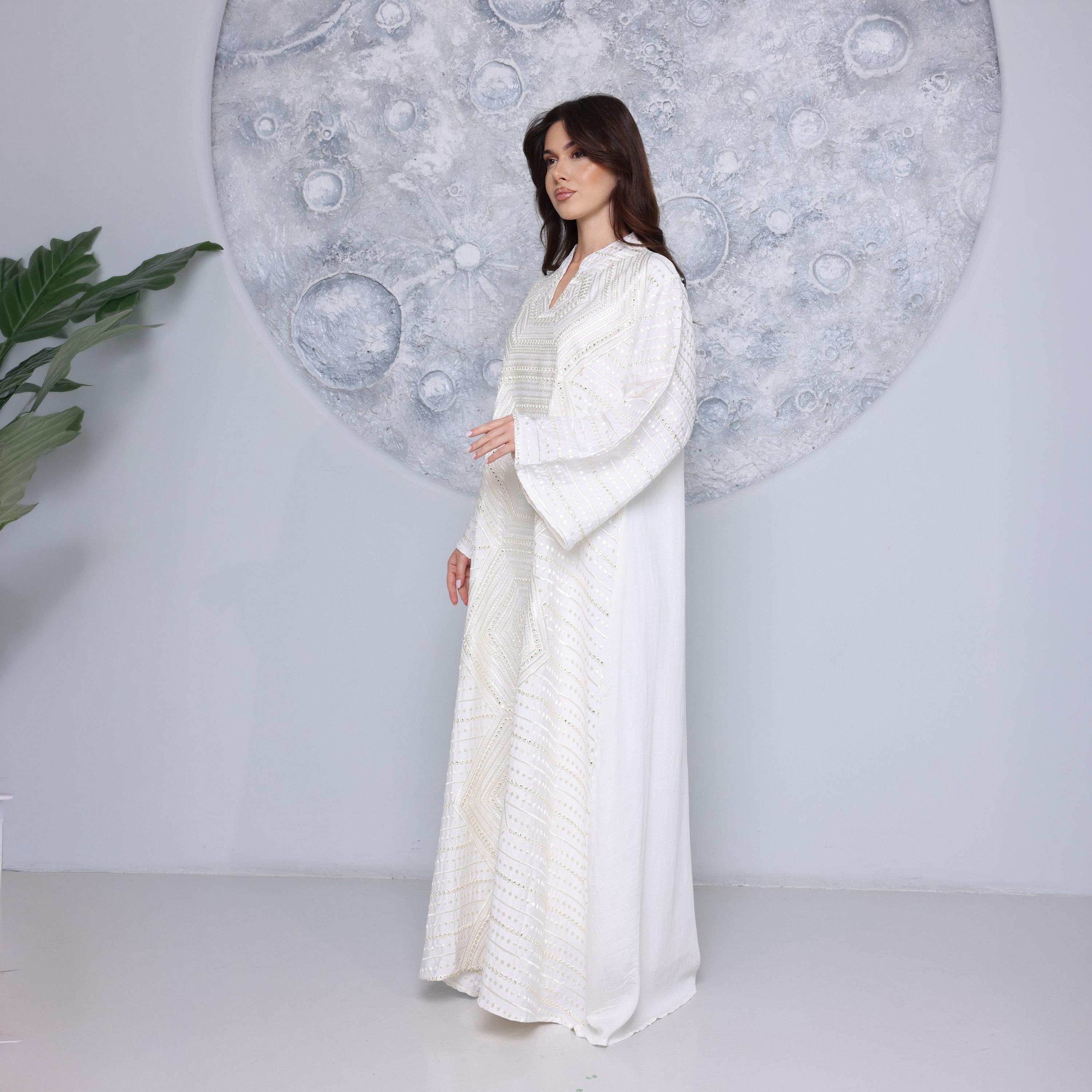 جلابية نسائية بياقة "ماندارين" وأكمام "فليرد" واسعة مع تطريز كامل من إككسا-women-arabicclothing-jalabiyas-image-11
