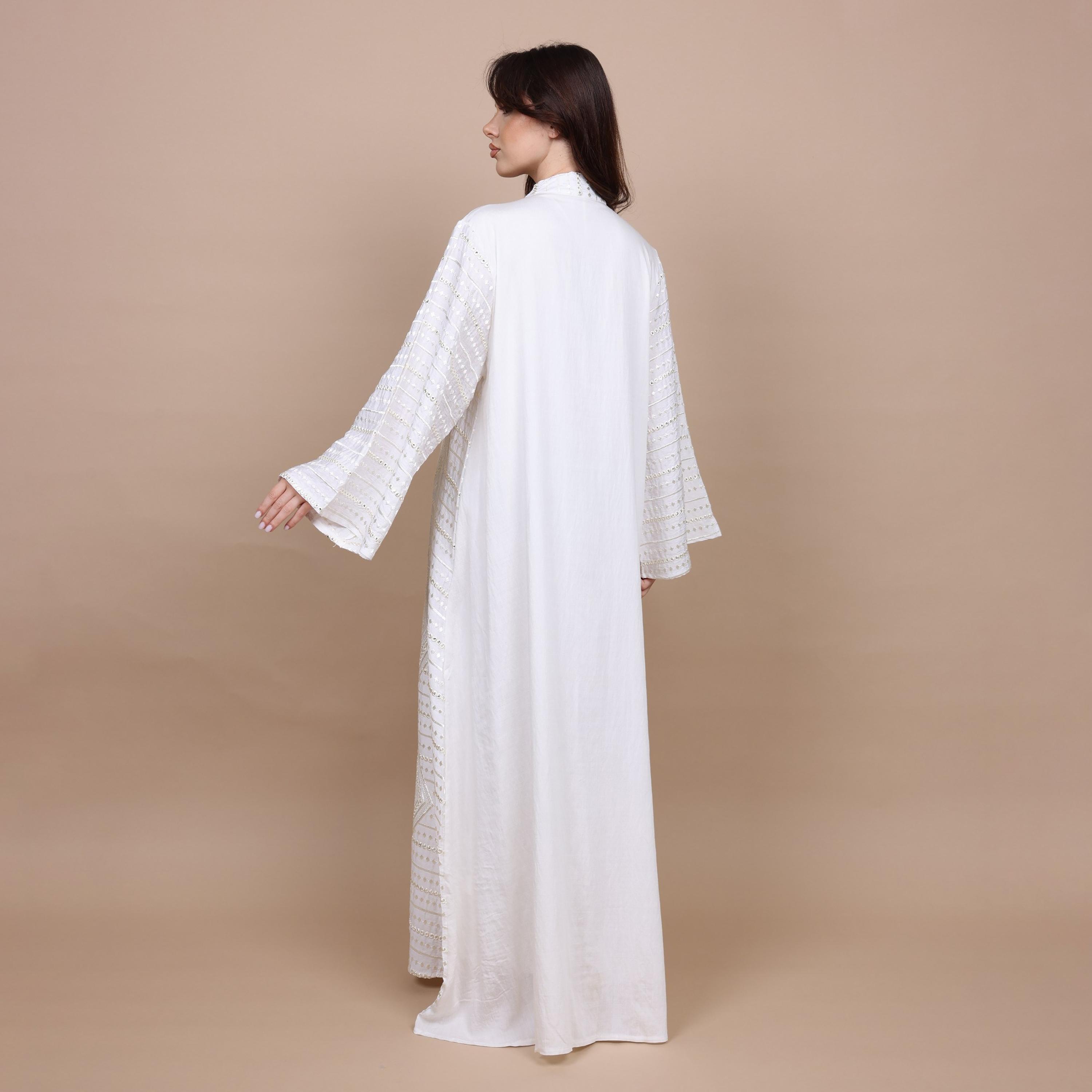 جلابية نسائية بياقة "ماندارين" وأكمام "فليرد" واسعة مع تطريز كامل من إككسا-women-arabicclothing-jalabiyas-image-12