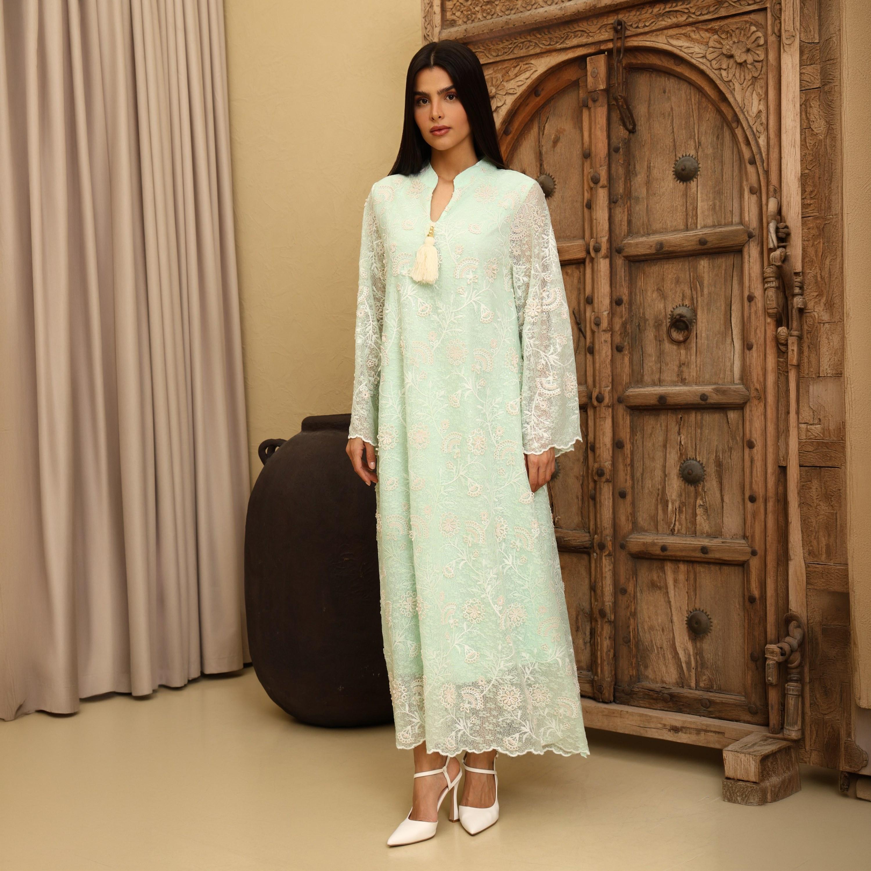 جلابية سهرة نسائية بياقة ماندارين وتطريز زهور وأكمام واسعة (كلوش) من إكسا-women-arabicclothing-jalabiyas-image-6