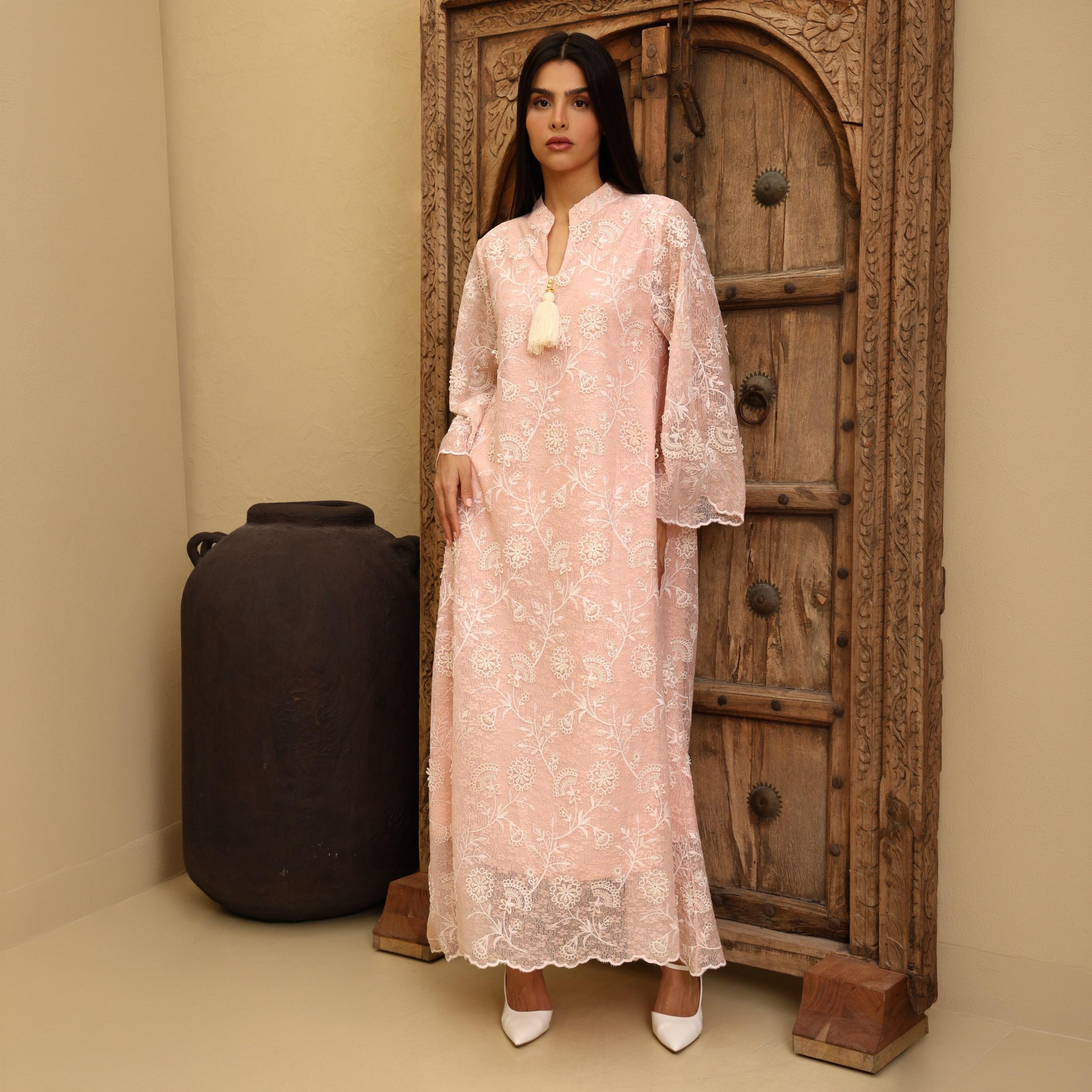 جلابية سهرة نسائية بياقة ماندارين وتطريز زهور وأكمام واسعة (كلوش) من إكسا-women-arabicclothing-jalabiyas-image-1