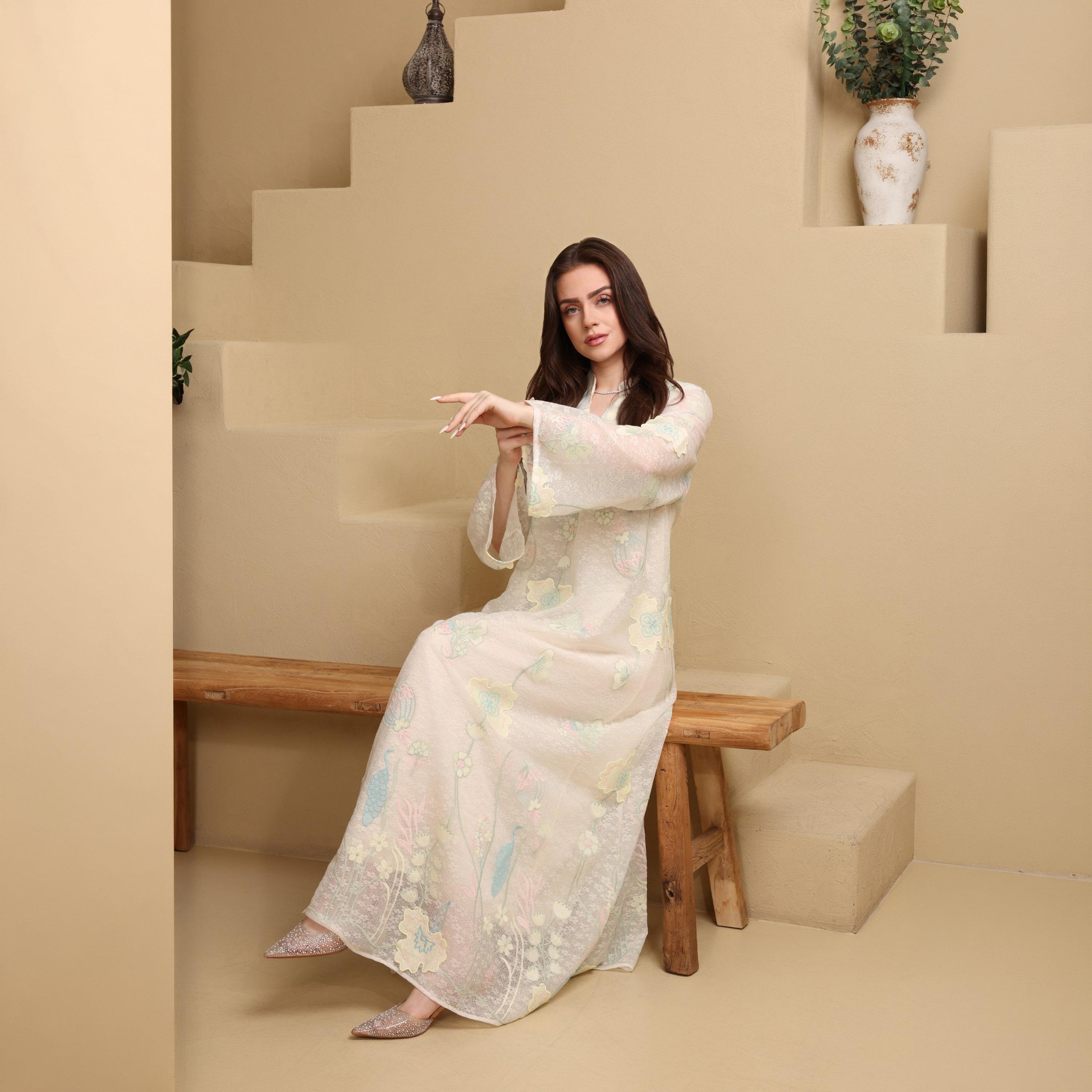 جلابية نسائية بأكمام "فليرد" واسعة وتطريز "فلورال" ودانتيل من إككسا-women-arabicclothing-jalabiyas-image-3