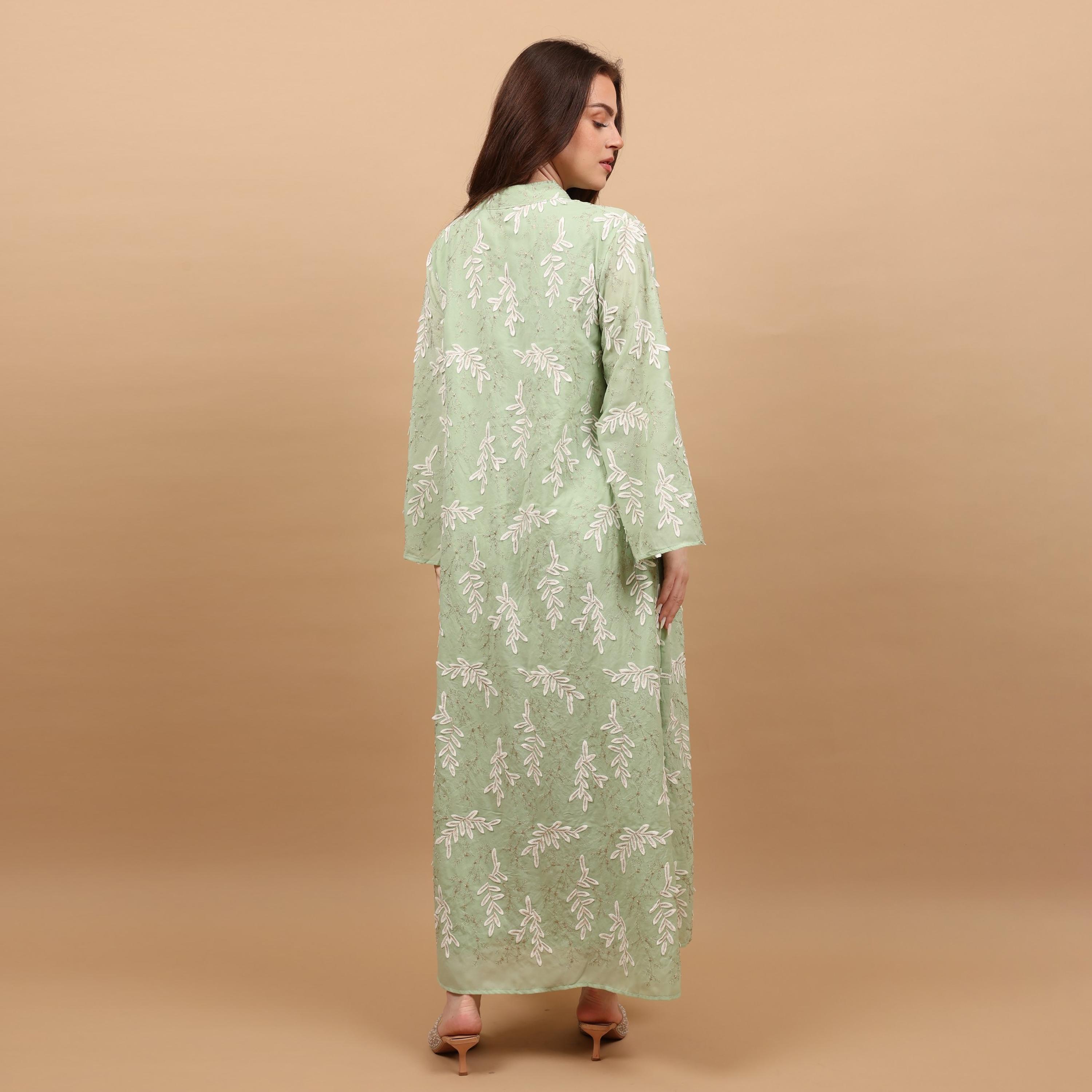 جلابية نسائية بياقة "ماندارين" وأكمام "فليرد" واسعة ومطرزة من إككسا-women-arabicclothing-jalabiyas-image-13