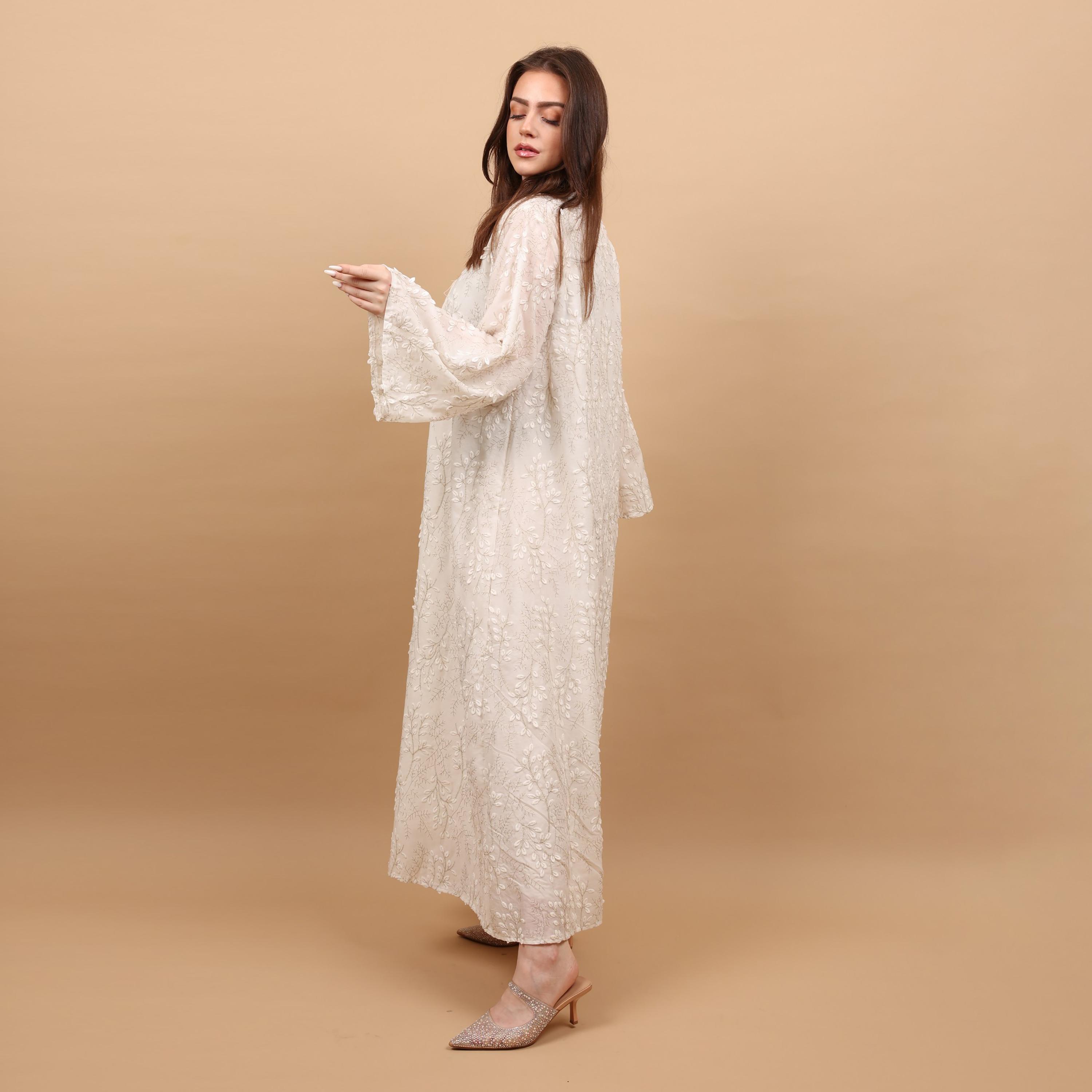 جلابية نسائية بياقة "ماندارين" وأكمام "فليرد" واسعة ومطرزة من إككسا-women-arabicclothing-jalabiyas-image-22
