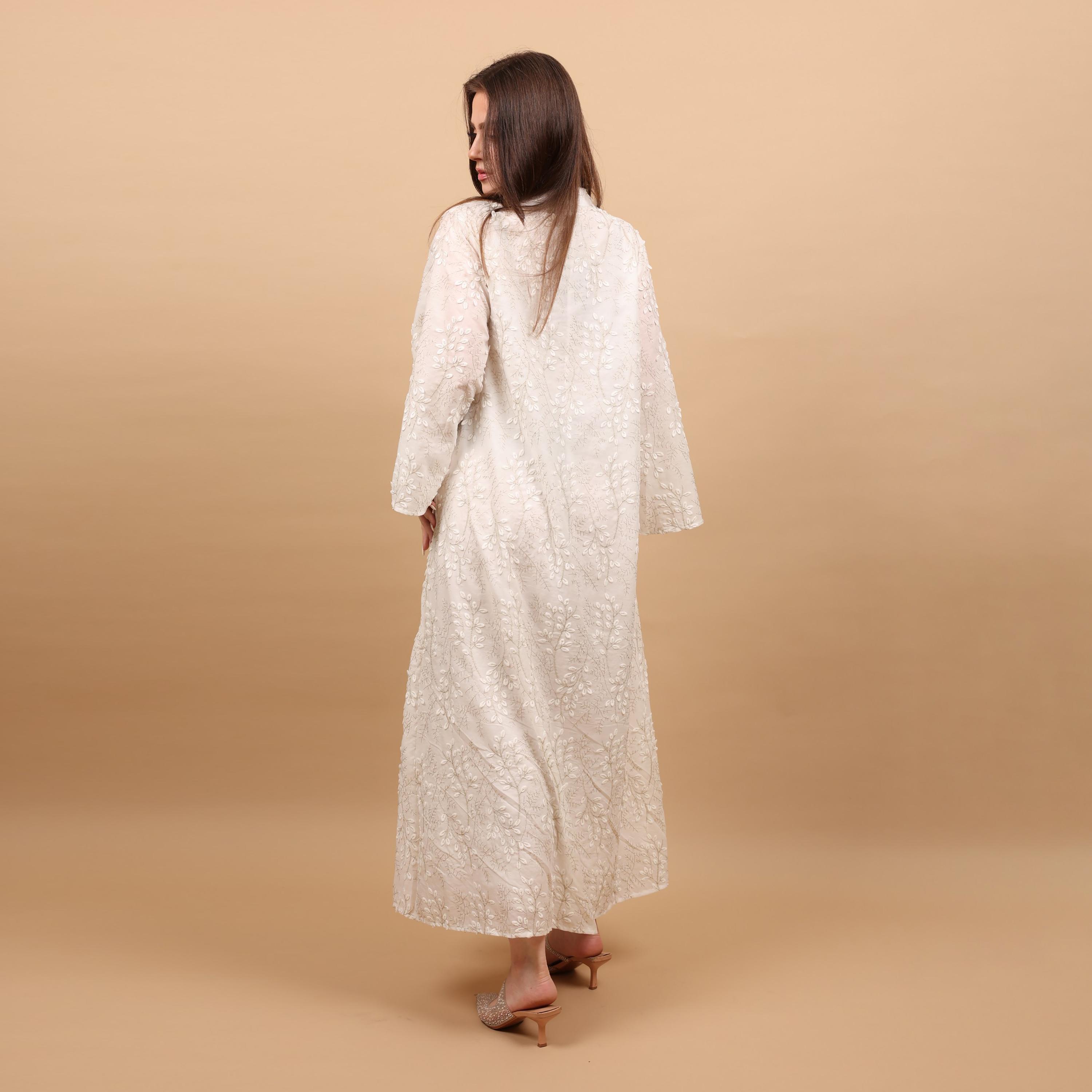 جلابية نسائية بياقة "ماندارين" وأكمام "فليرد" واسعة ومطرزة من إككسا-women-arabicclothing-jalabiyas-image-23