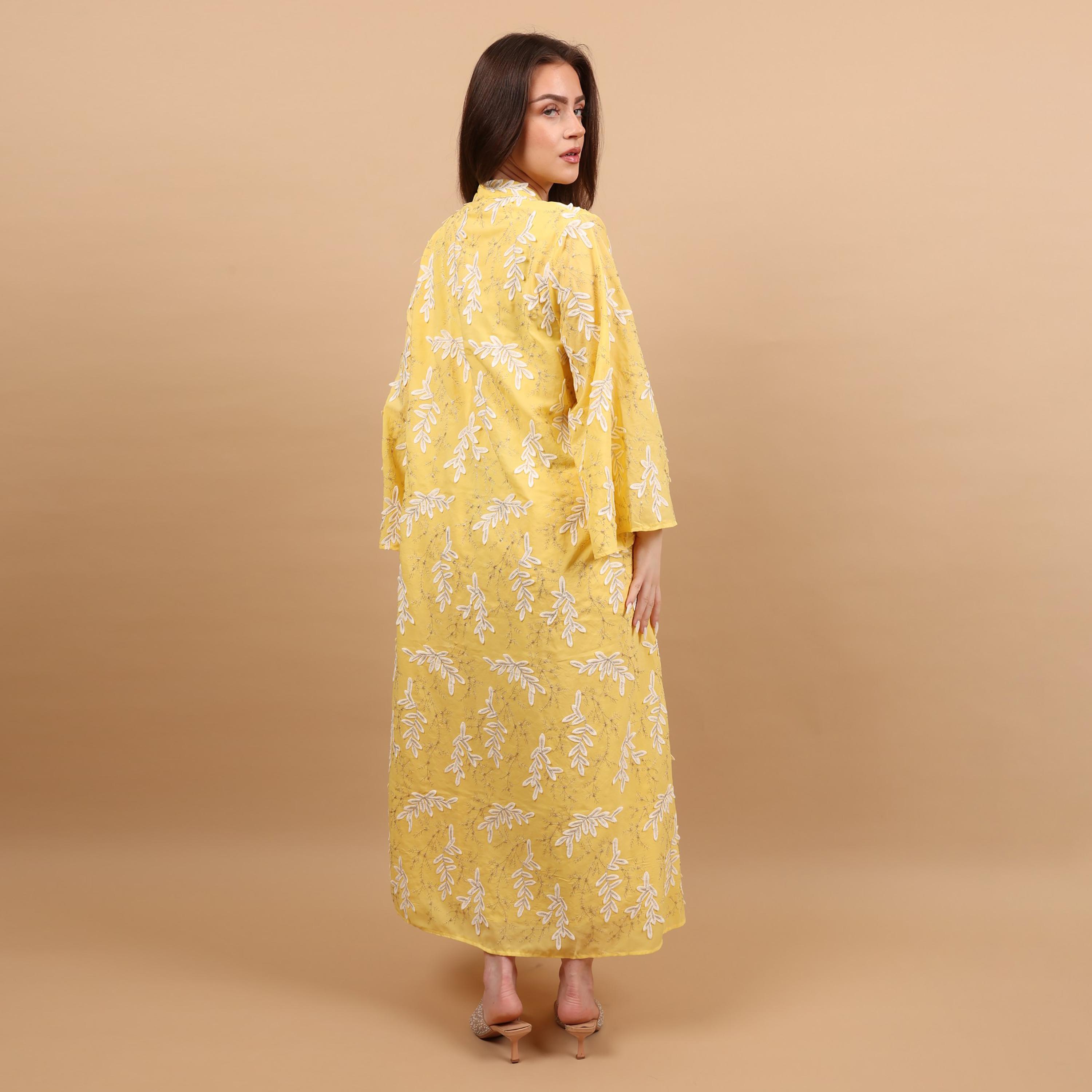 جلابية نسائية بياقة "ماندارين" وأكمام "فليرد" واسعة ومطرزة من إككسا-women-arabicclothing-jalabiyas-image-18