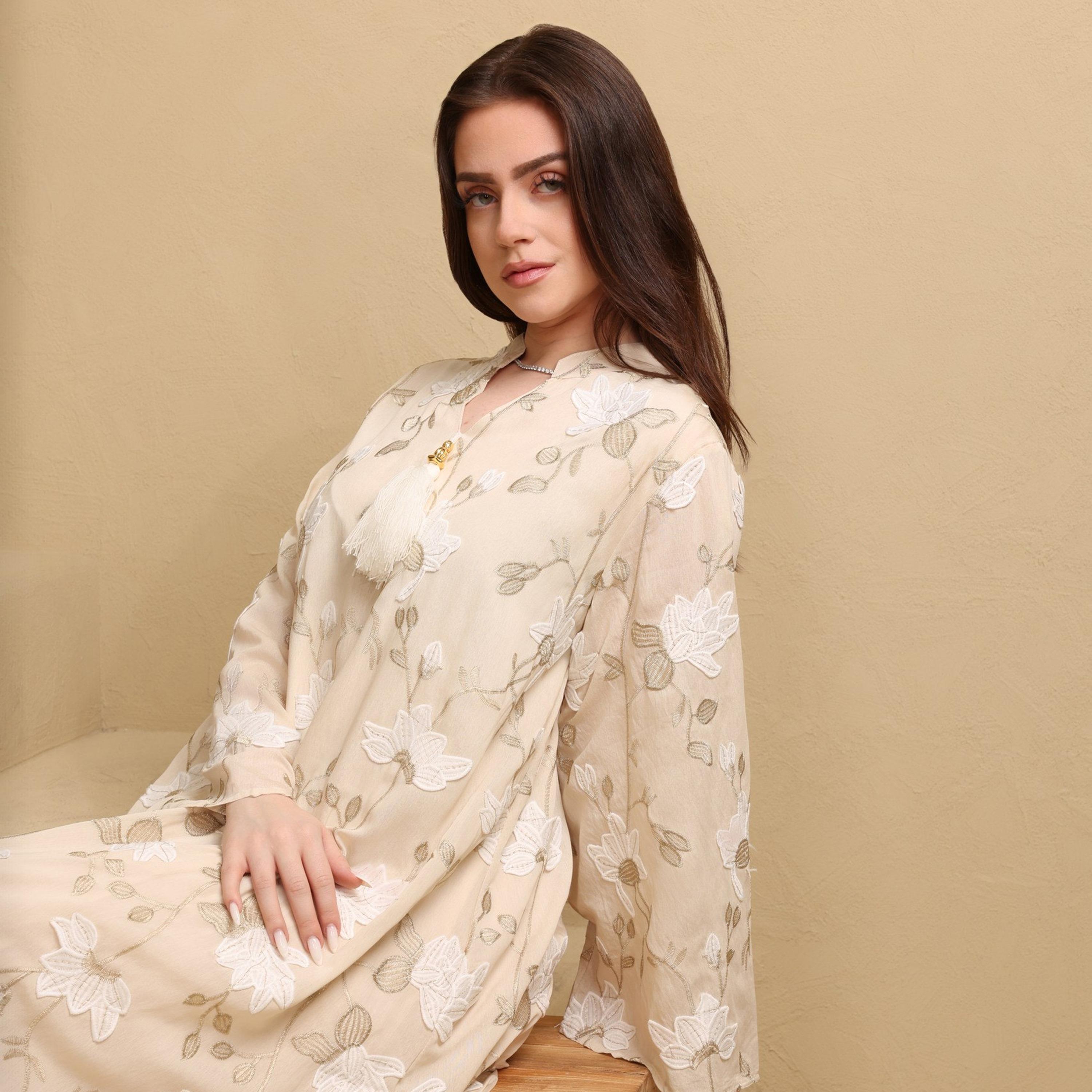 جلابية سهرة نسائية بأكمام واسعة وتطريز "فلورال" وأوراق شجر من إككسا-women-arabicclothing-jalabiyas-image-3