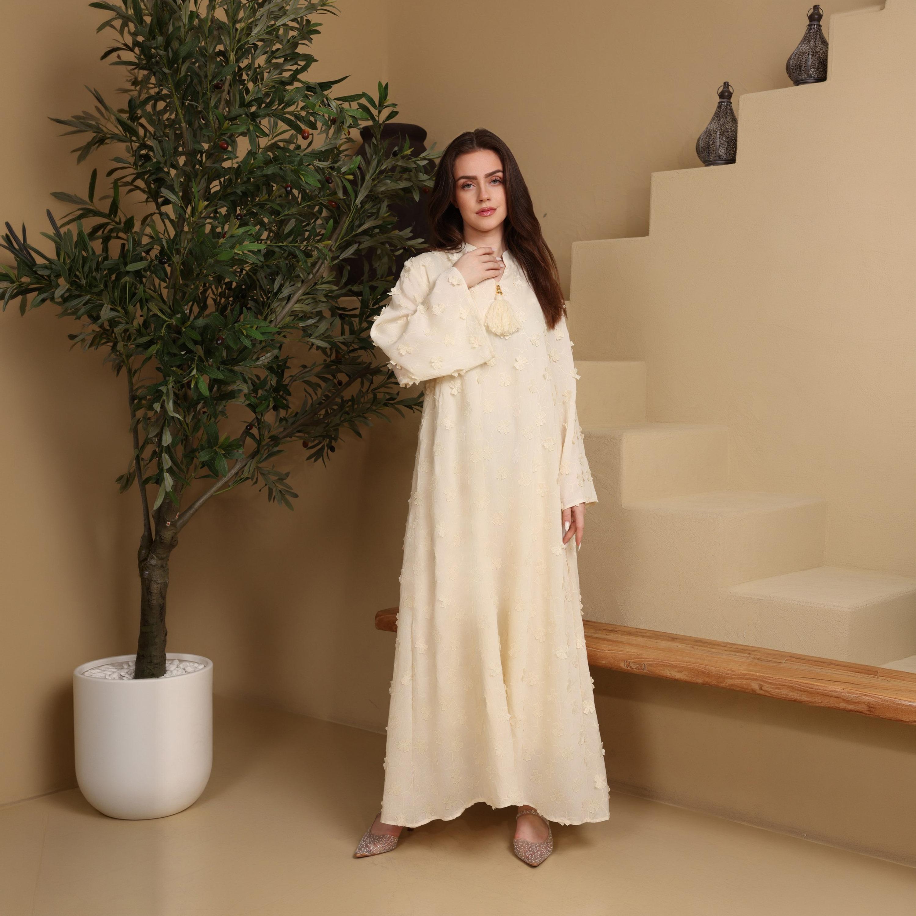 جلابية نسائية بياقة "ماندارين" وأكمام واسعة وتصميم "أبليك" كامل مع تفاصيل "تاسل" شرابة من إككسا-women-arabicclothing-jalabiyas-image-1