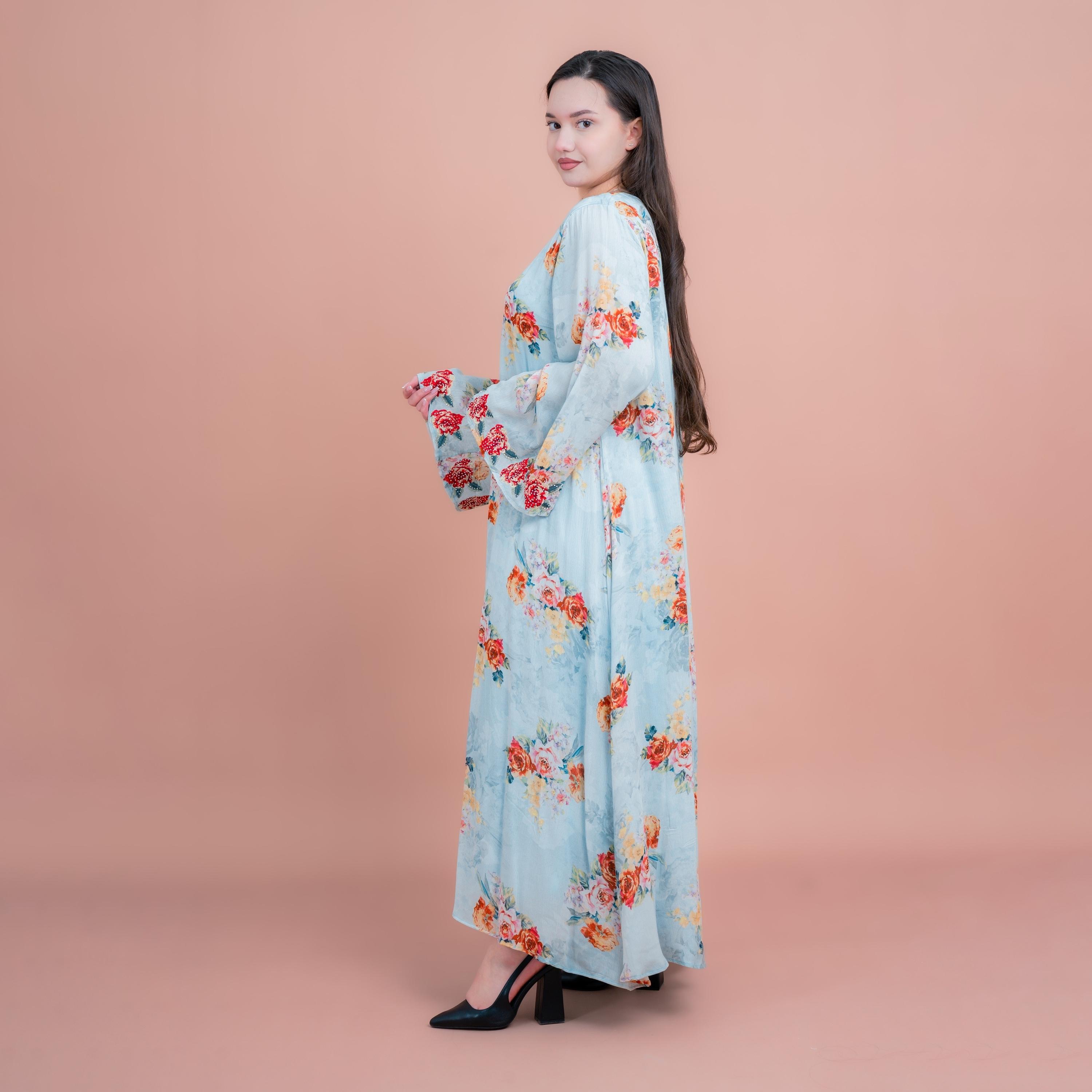 جلابية نسائية بطبعة زهور وأكمام مطرزة بفتحات واسعة عند الأساور من إككسا-women-arabicclothing-jalabiyas-image-3