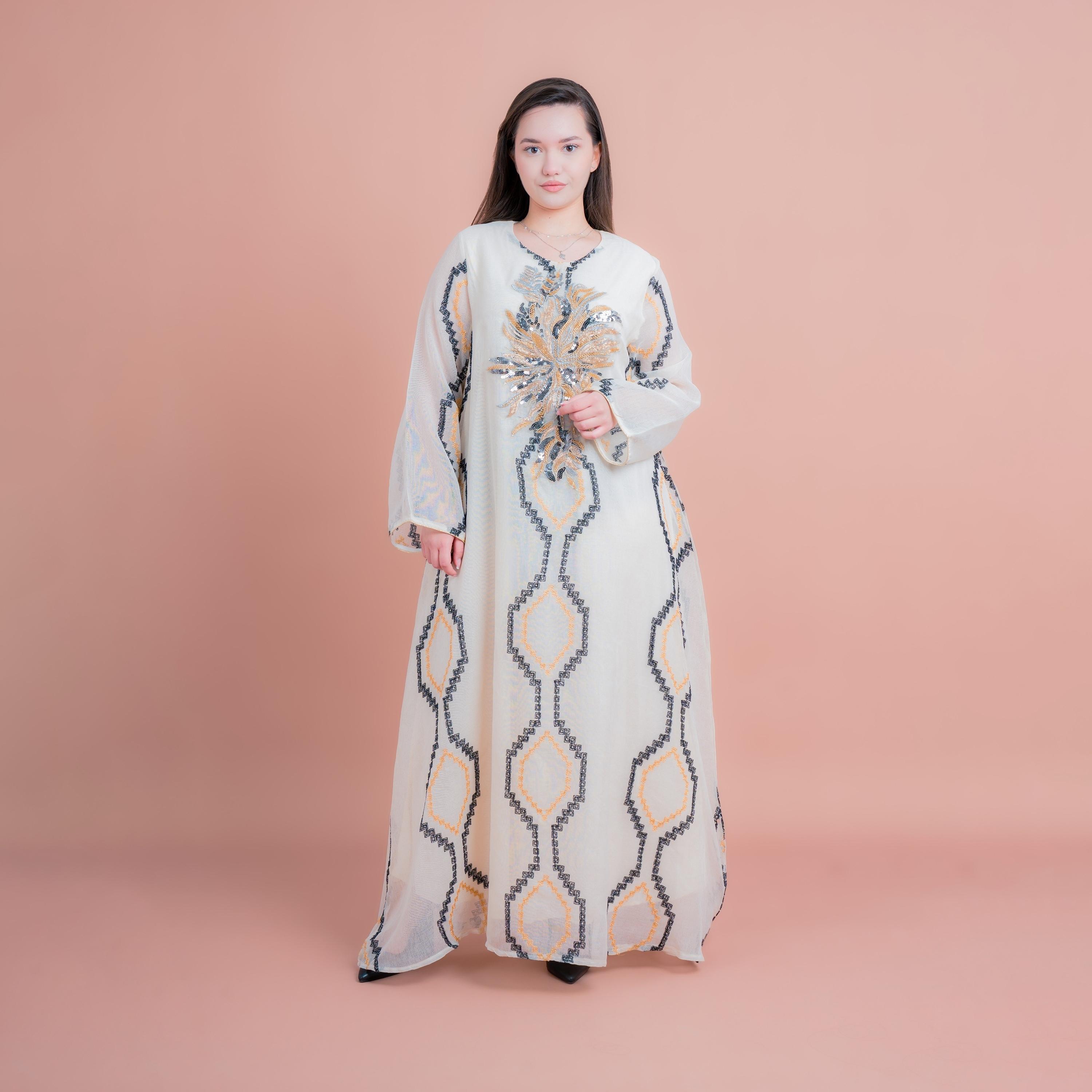 جلابية سهرة نسائية مطرزة بالخرز والترتر مع تطريز هندسي من إككسا-women-arabicclothing-jalabiyas-image-1