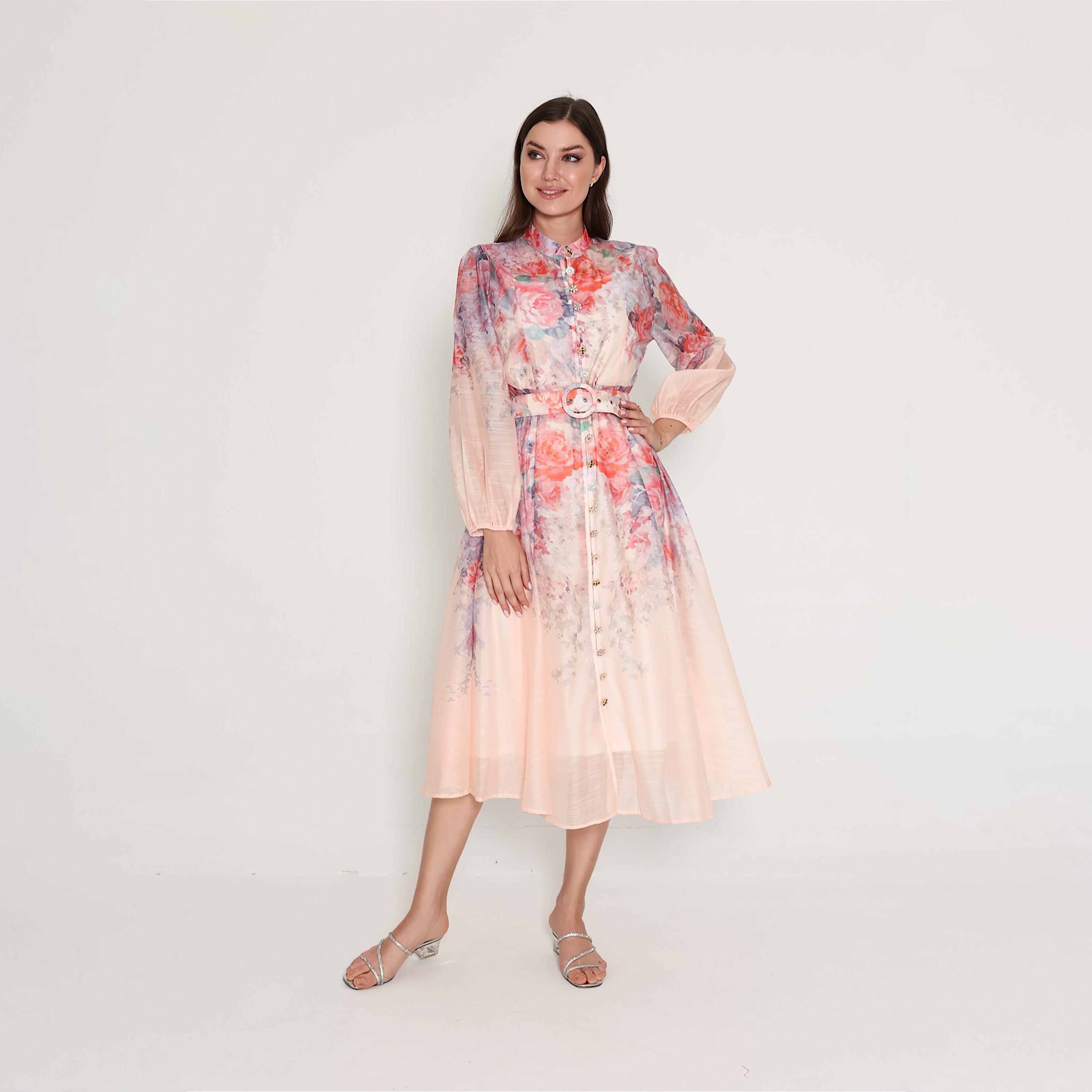 فستان ميدي نسائي باللون الخوخي بطبعة زهور وياقة ماندرين وأكمام بالون من إيككسا-women-clothing-dresses-image-1