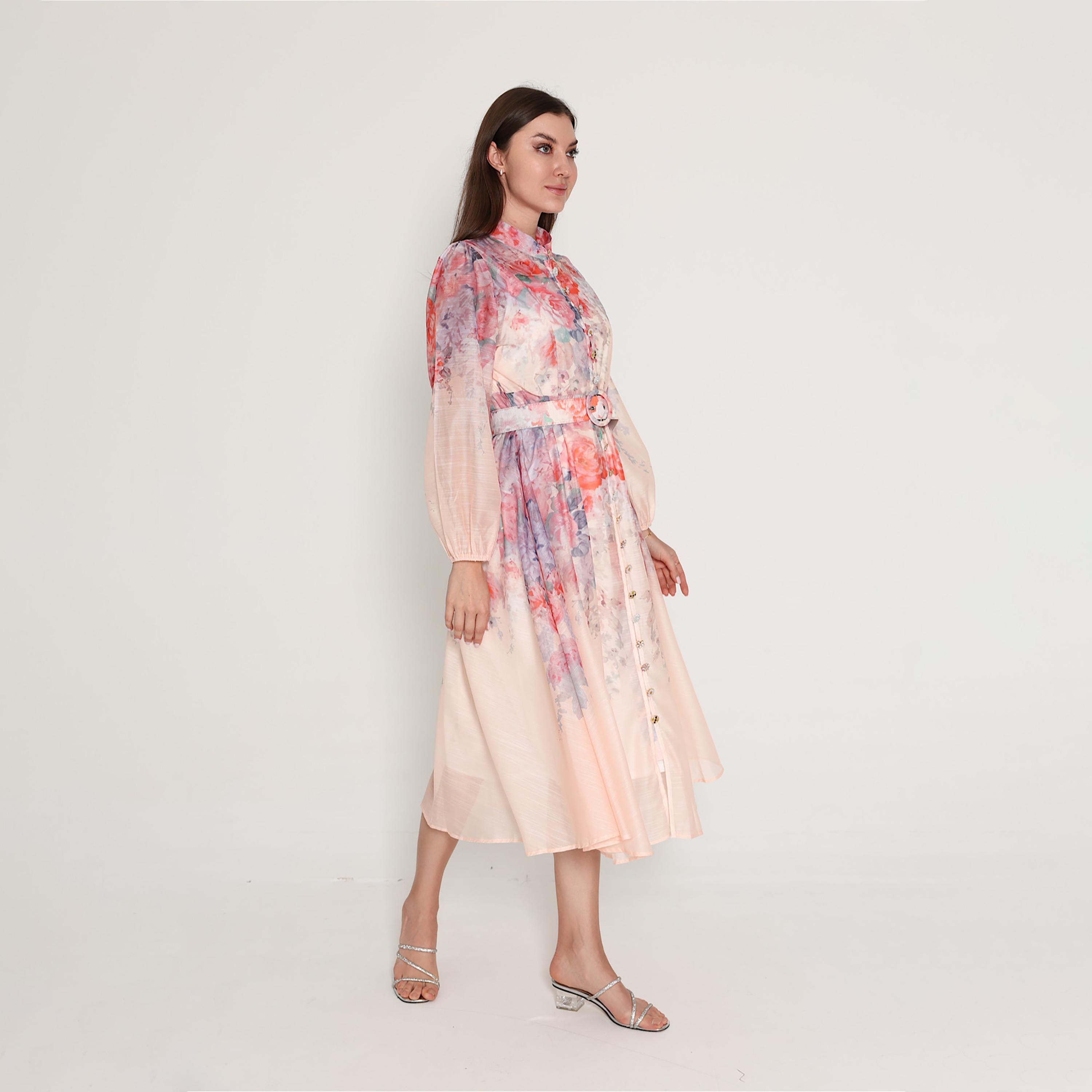 فستان ميدي نسائي باللون الخوخي بطبعة زهور وياقة ماندرين وأكمام بالون من إيككسا-women-clothing-dresses-image-3