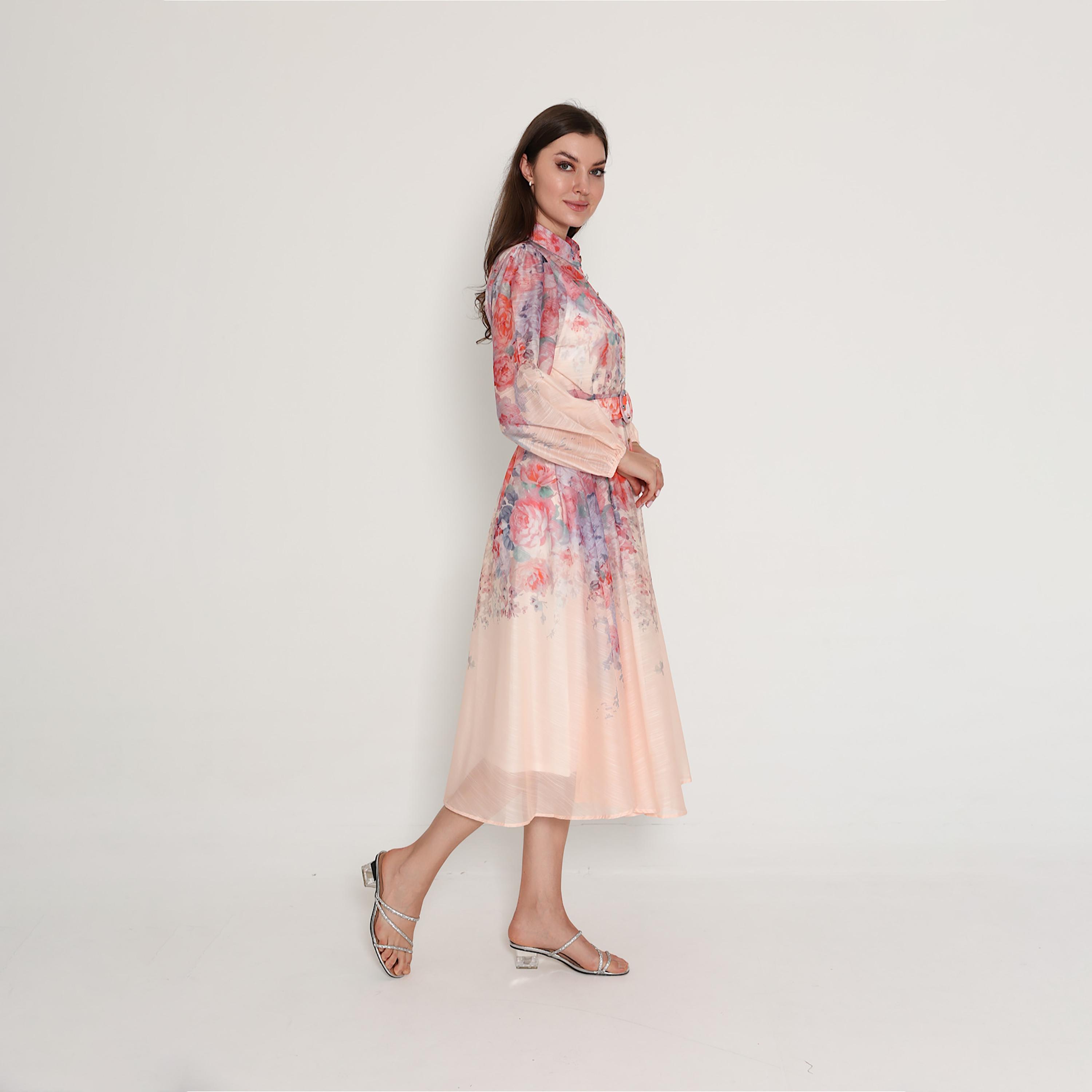 فستان ميدي نسائي باللون الخوخي بطبعة زهور وياقة ماندرين وأكمام بالون من إيككسا-women-clothing-dresses-image-4