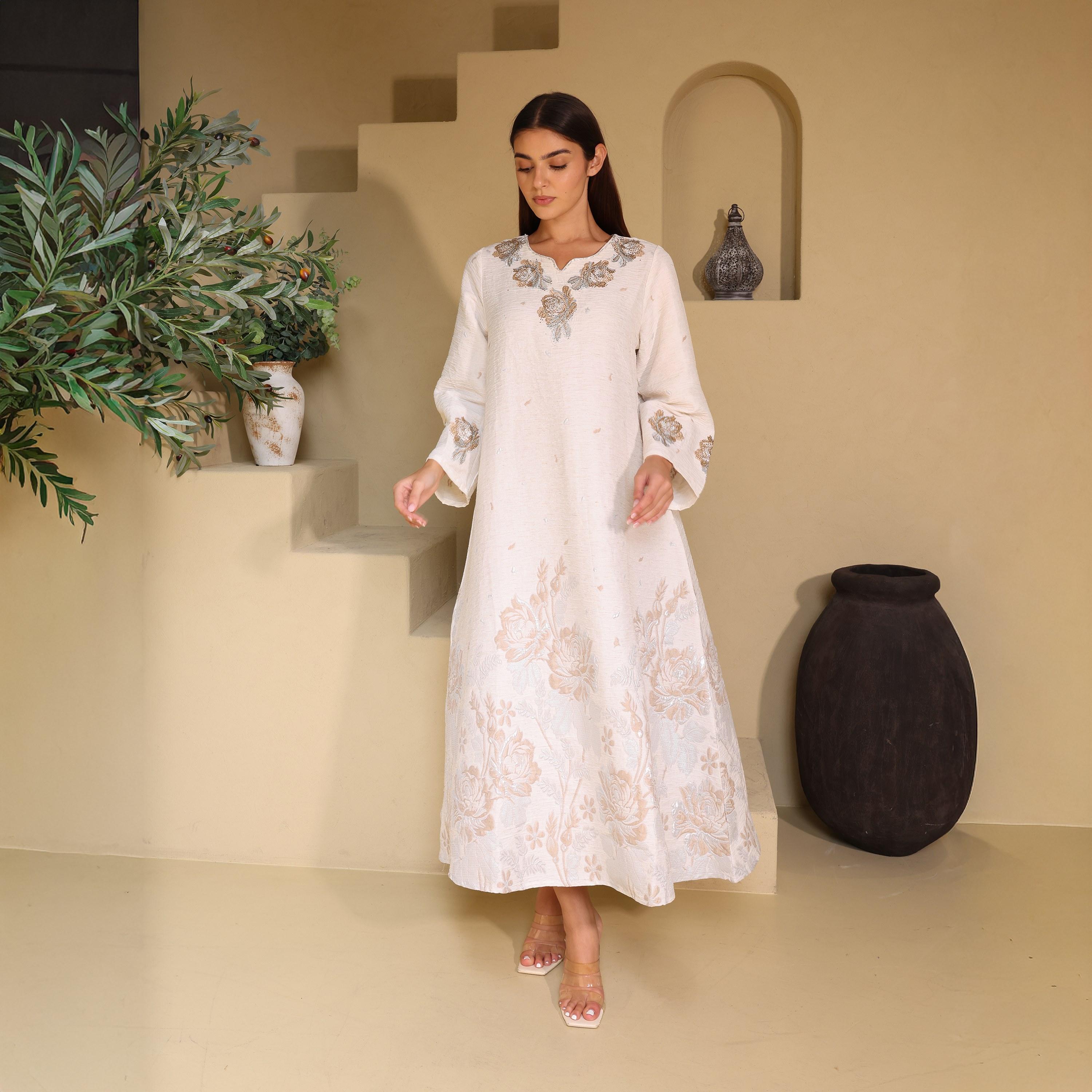 جلابية نسائية بأكمام واسعة مزينة بنقوش زهور من إككسا-women-arabicclothing-jalabiyas-image-6