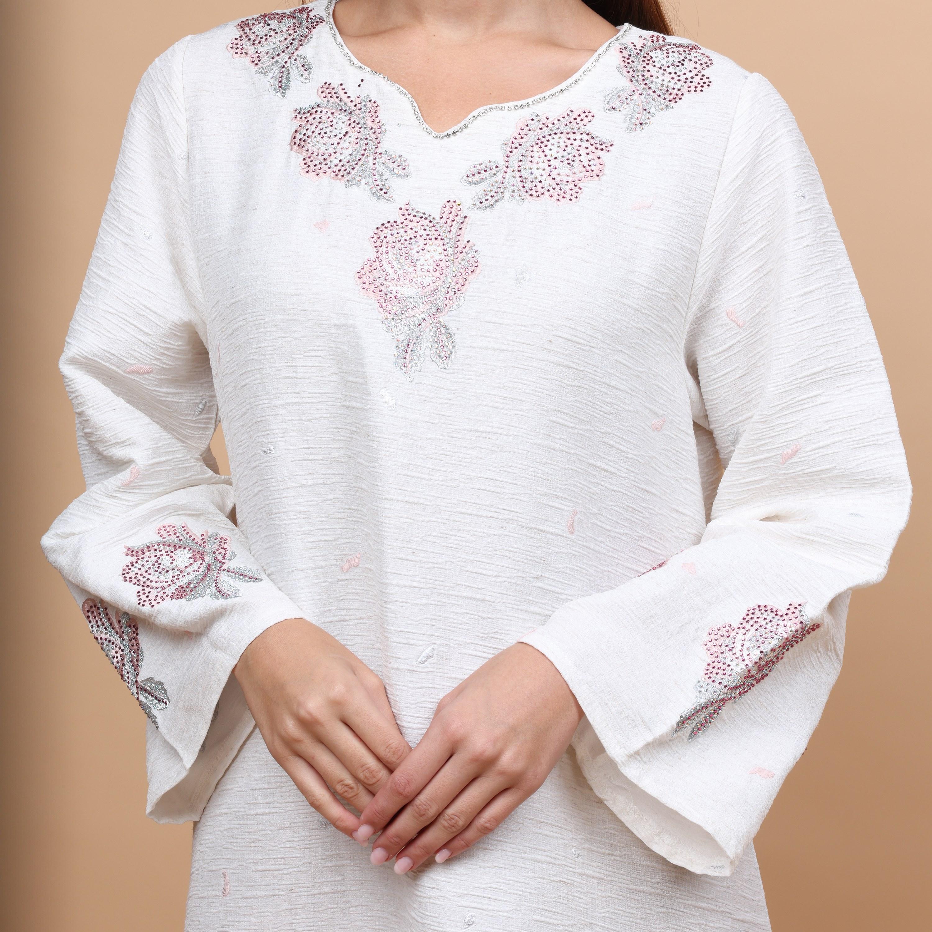 جلابية نسائية بأكمام واسعة مزينة بنقوش زهور من إككسا-women-arabicclothing-jalabiyas-image-2