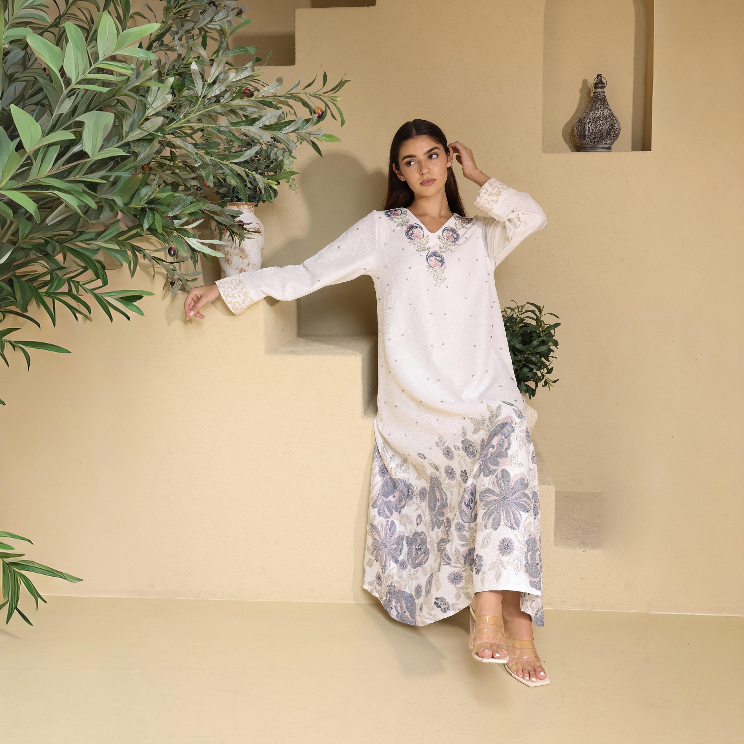 جلابية سهرة نسائية مطرزة بنقوش زهرية من إككسا-women-arabicclothing-jalabiyas-image-5