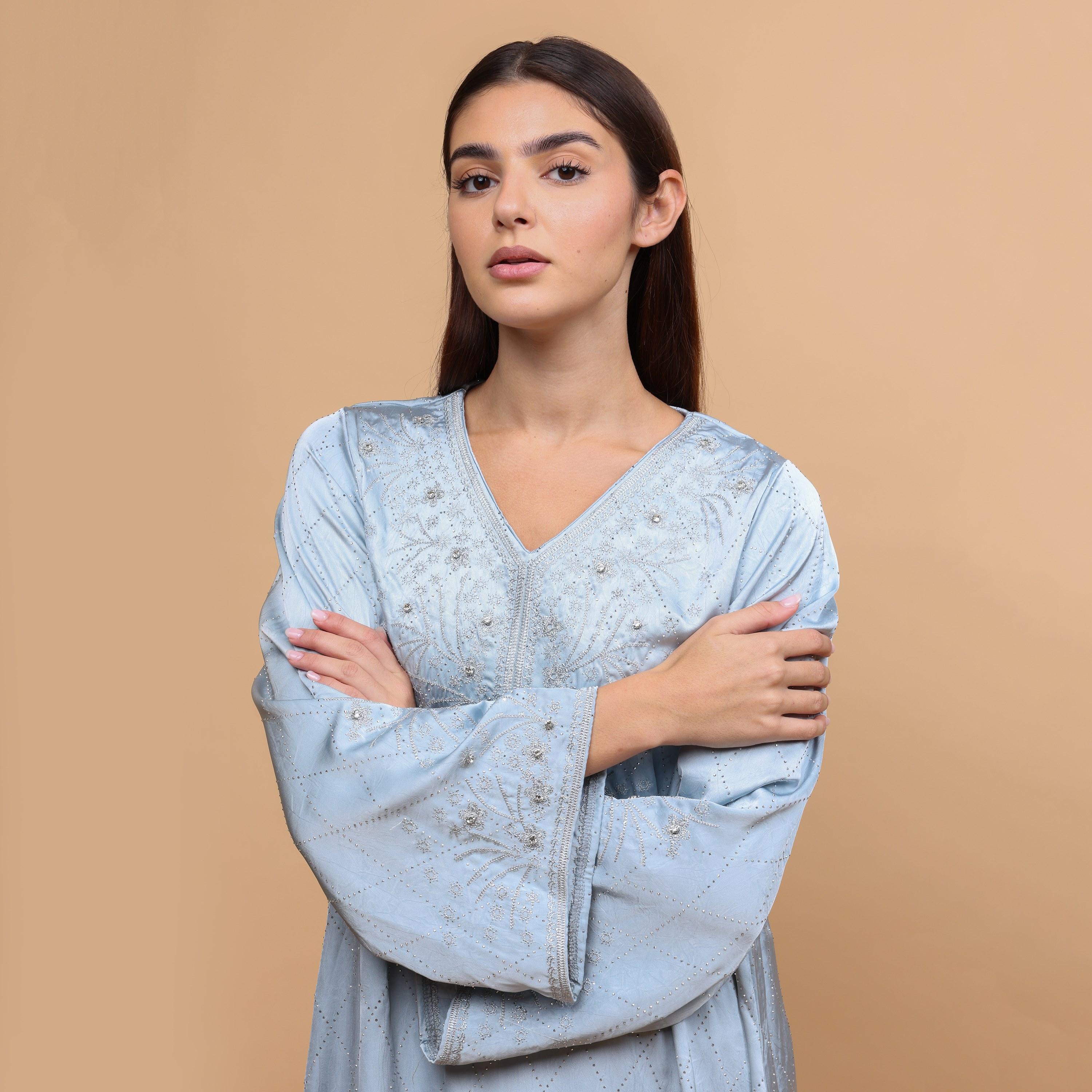 جلابية سهرة نسائية بأكمام واسعة مزينة ومطرزة بنقوش هندسية من إككسا-women-arabicclothing-jalabiyas-image-2